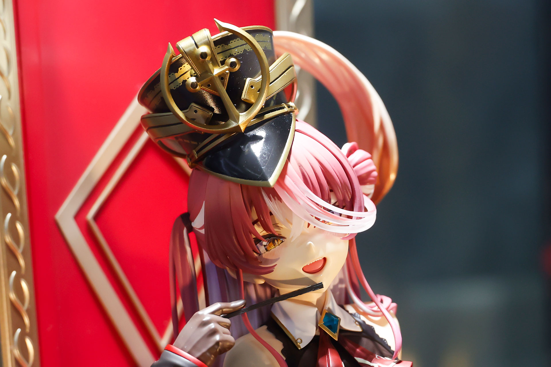 船長キャップに付けられた装飾も見事だ