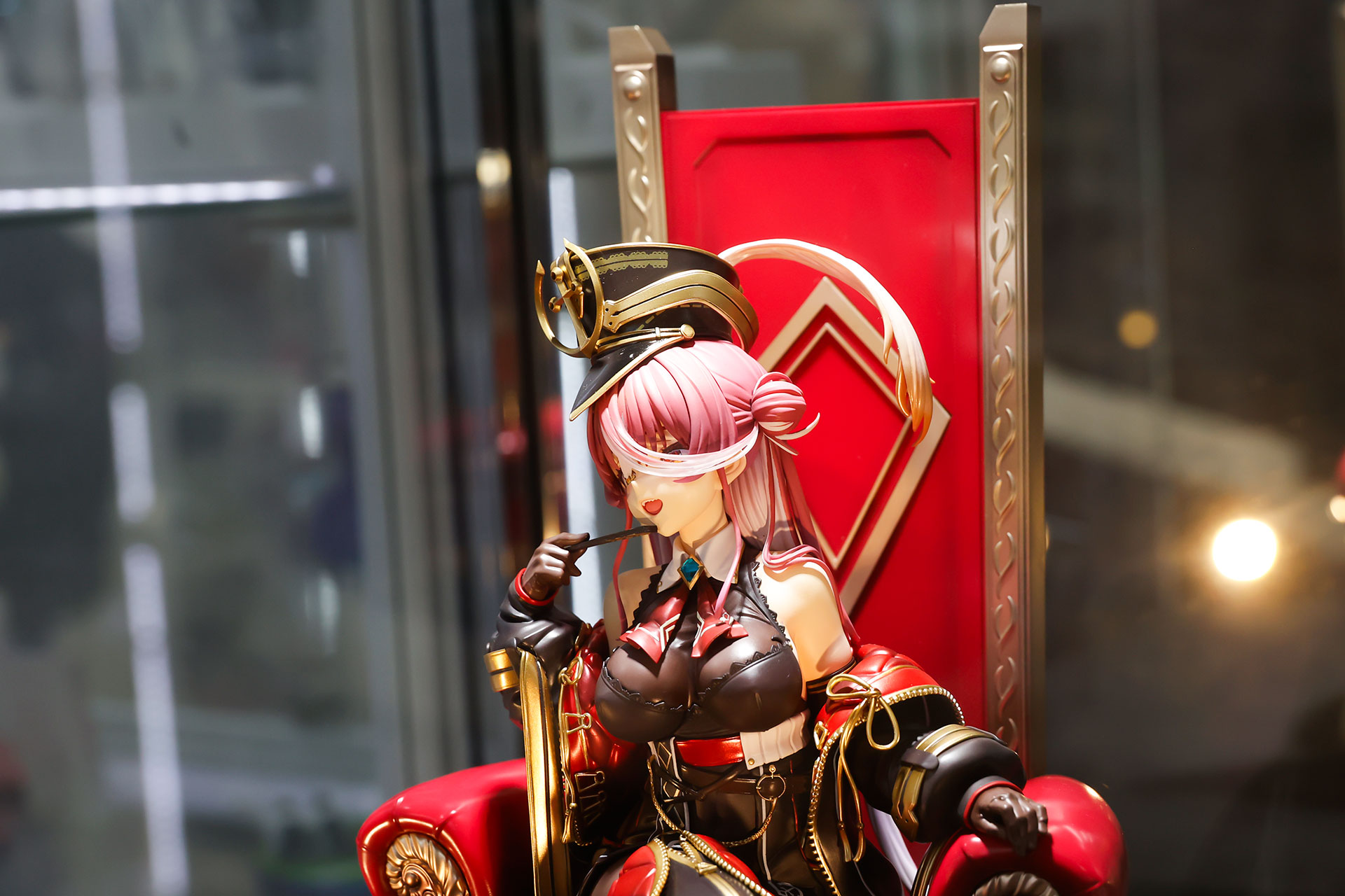 椅子の背部分はかなり高さがある