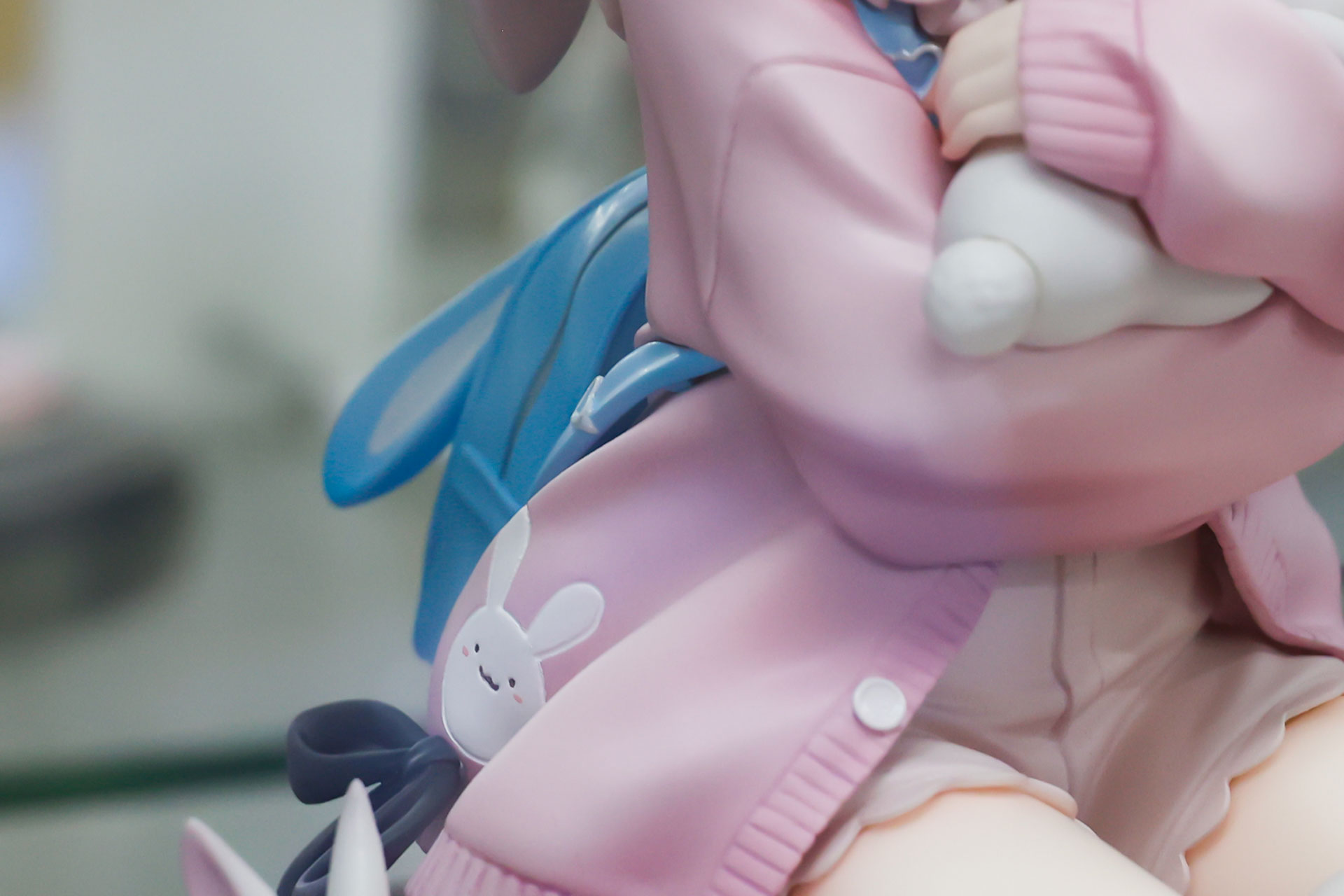 カーディガンにもうさぎマークが！