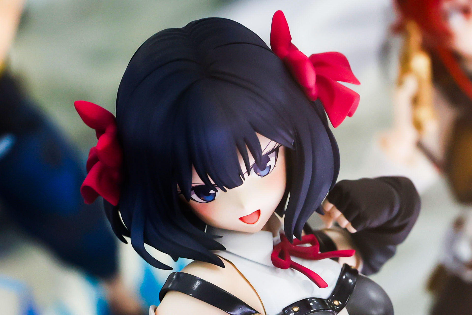 複雑な髪型もうまくまとめられている