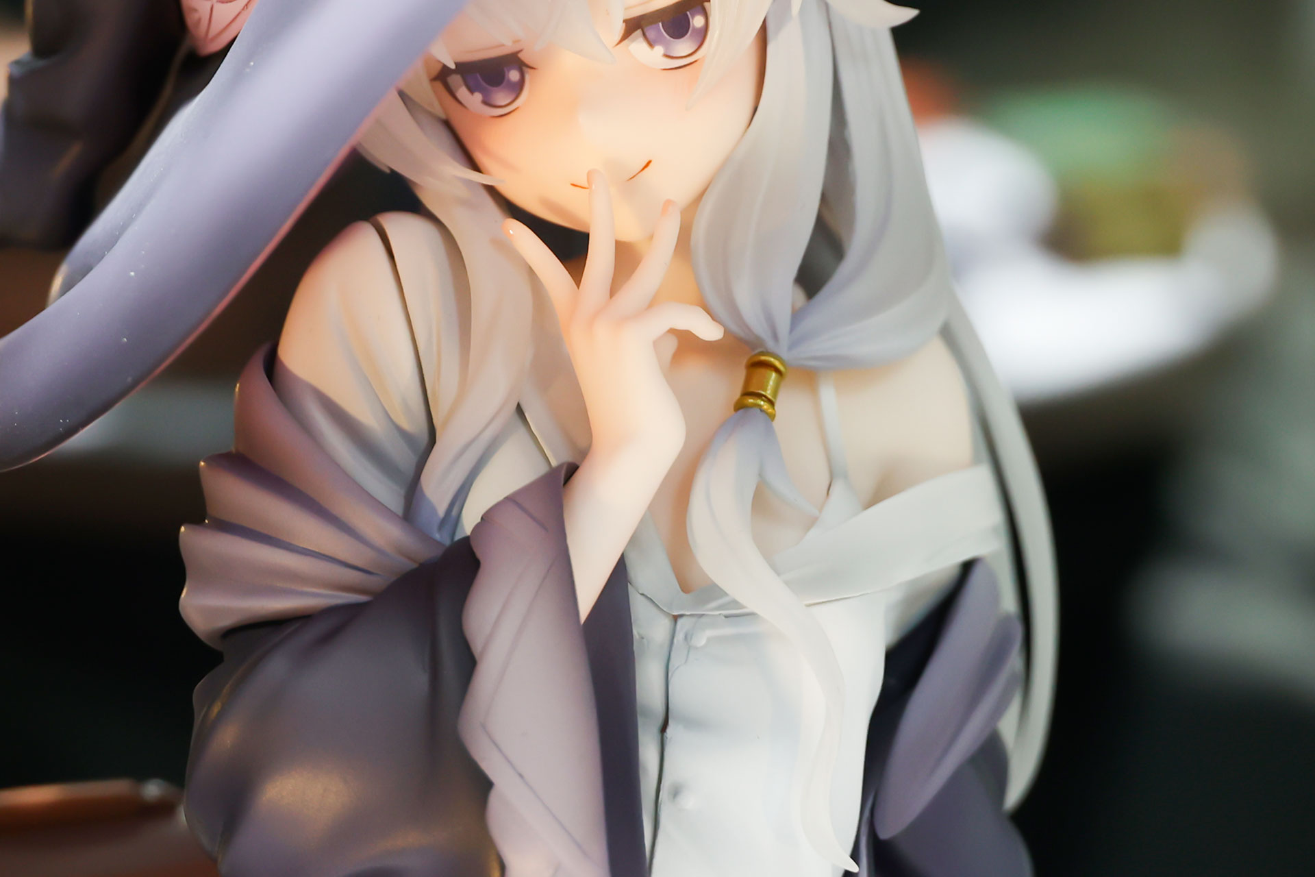 衣装の色も髪に合わせられている