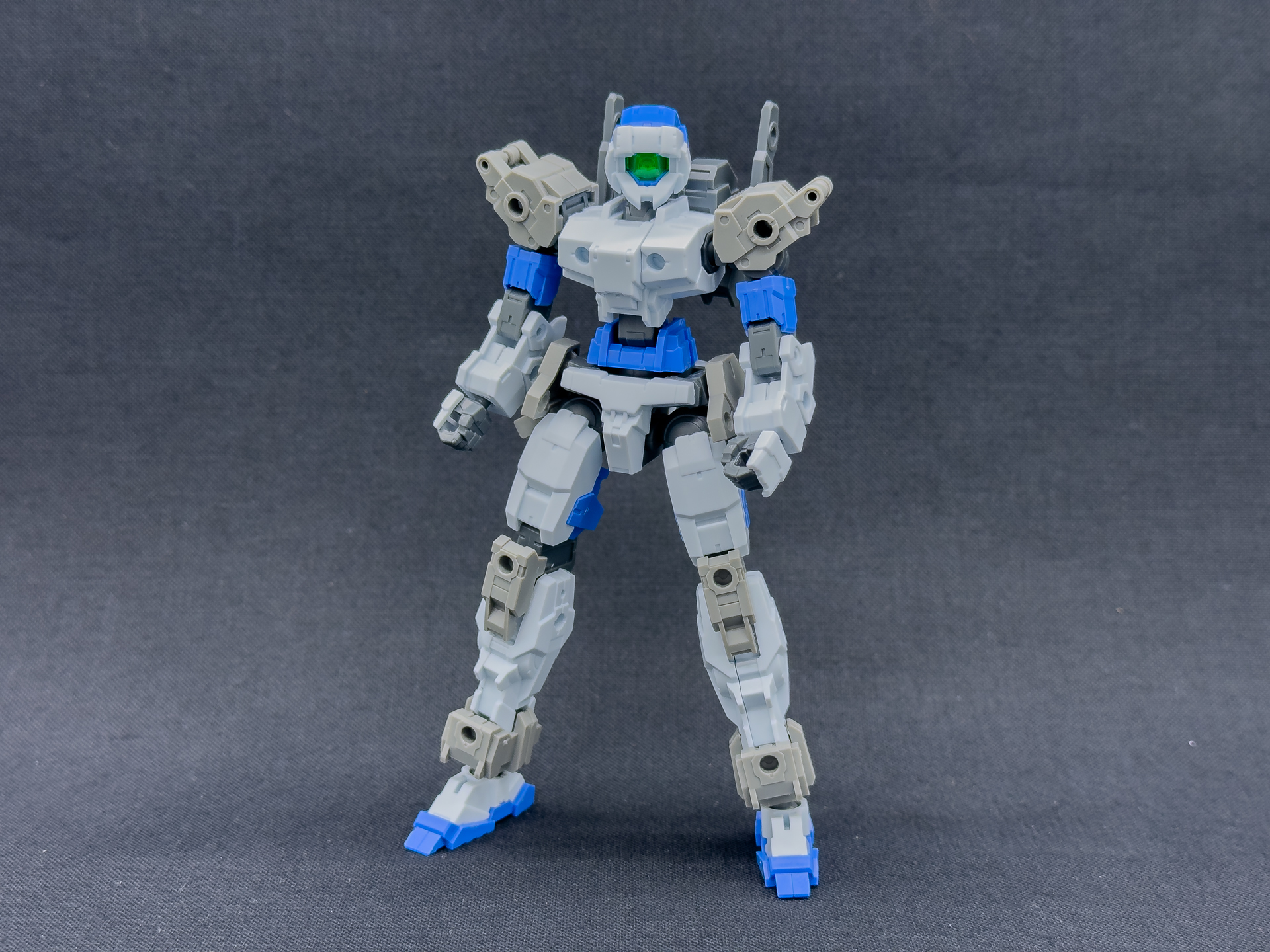 フルアーマーアルトはアーマーパージすることで中間アーマー形態にすることも可能です。