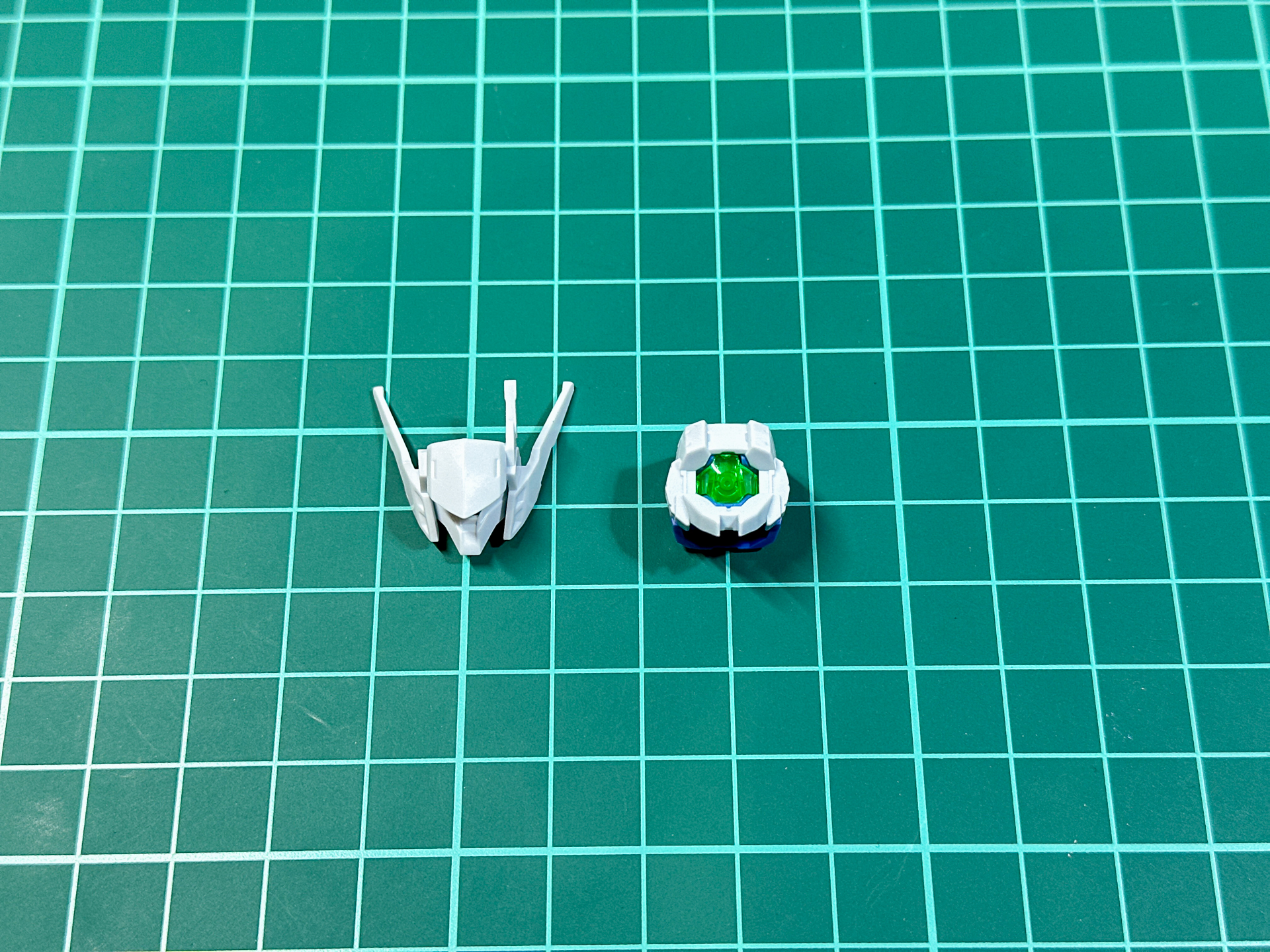 通常状態のアルト頭部はシンプルな造形となっています。