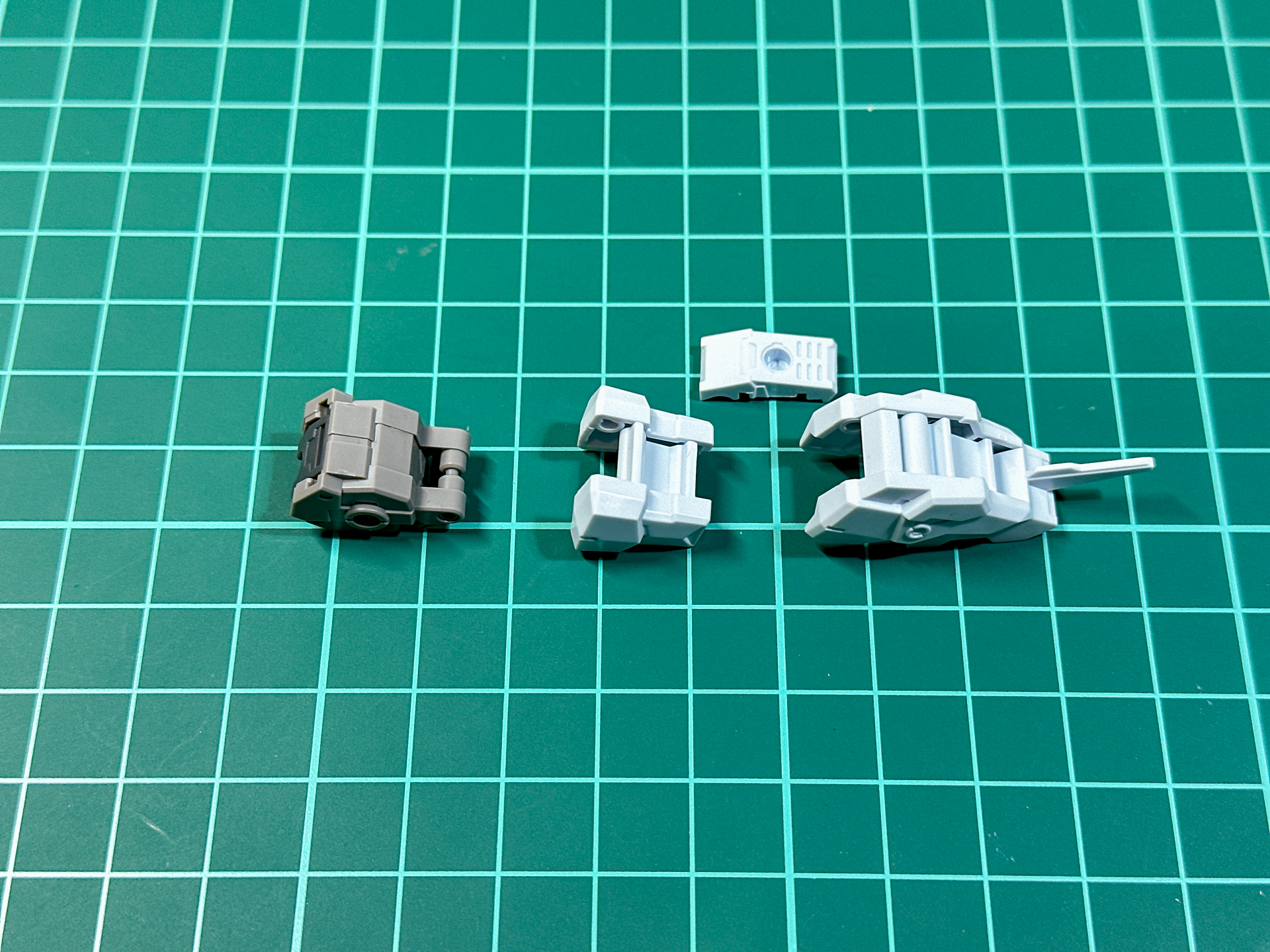 組み立て後の肩部パーツ。ジョイントパーツは1セット分しか付属していないため、パーツを変更する際はジョイントパーツの組み換えが必要です。