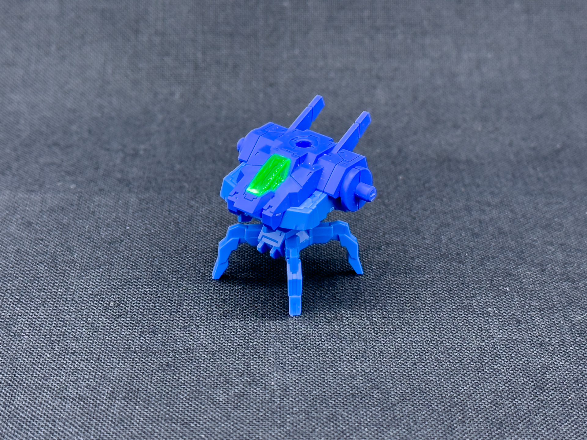 フルアーマーロイロイに可動などはありませんがカスタマイズパーツに使用するほか、傍らに置いてアクセントとしても使えます。