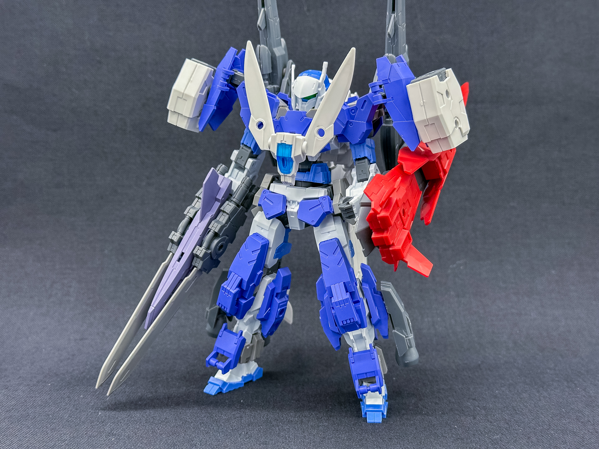 オリジナル武装にカスタマイズしたフルアーマーアルト。大型シールドやオリジナルライフル等を追加してみました。