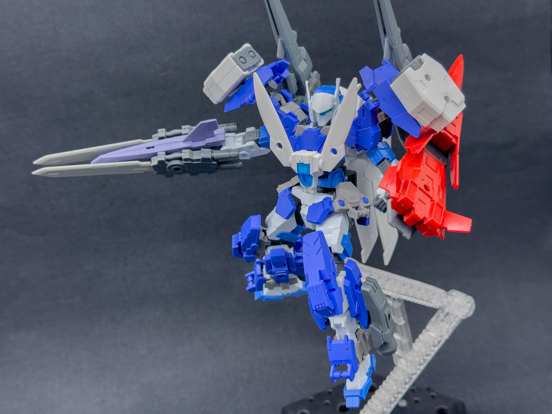 アルトの可動域が広いので大きなポージングも可能です。