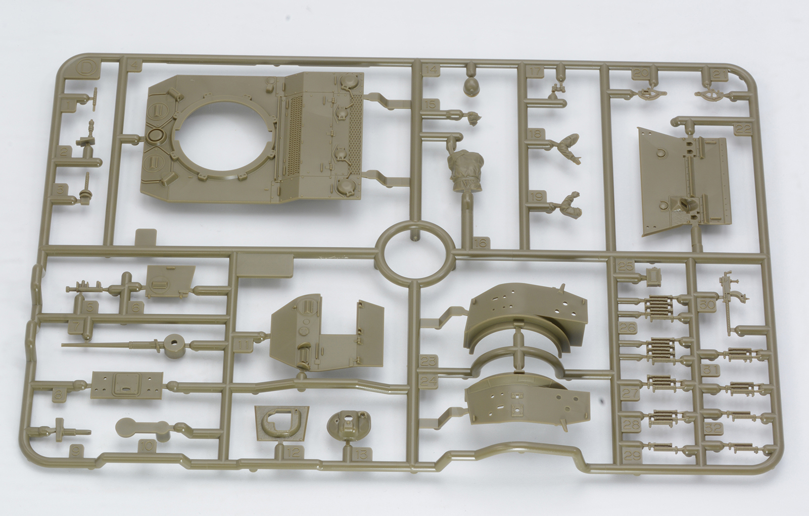 砲塔部分のDパーツ。本キットはこの4つのランナーで構成されている