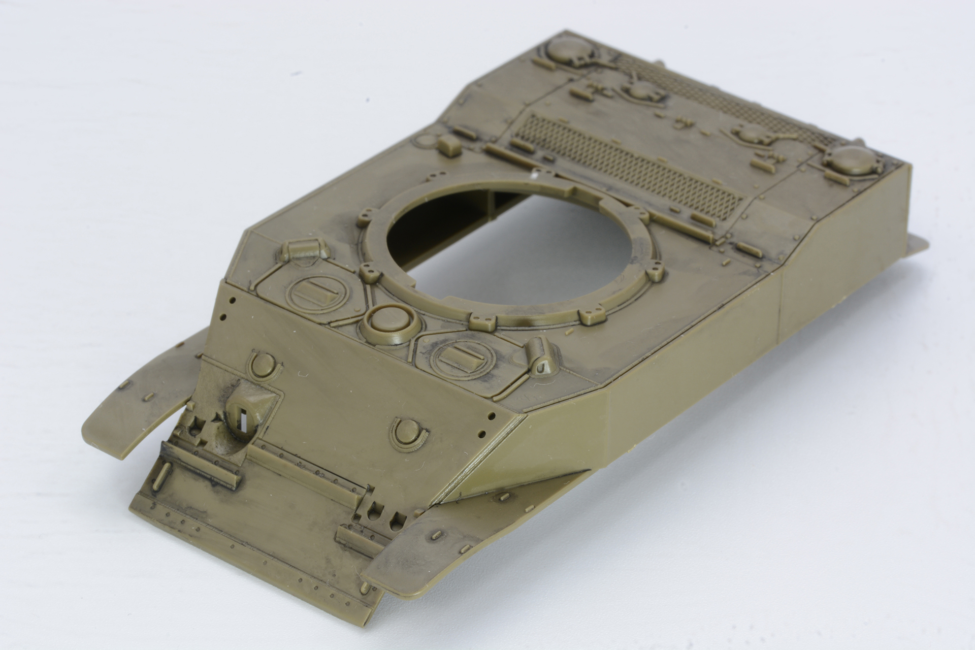 エンジンのグリルや、操縦手用のハッチなどスミ入れでディテールがくっきり浮かび上がる