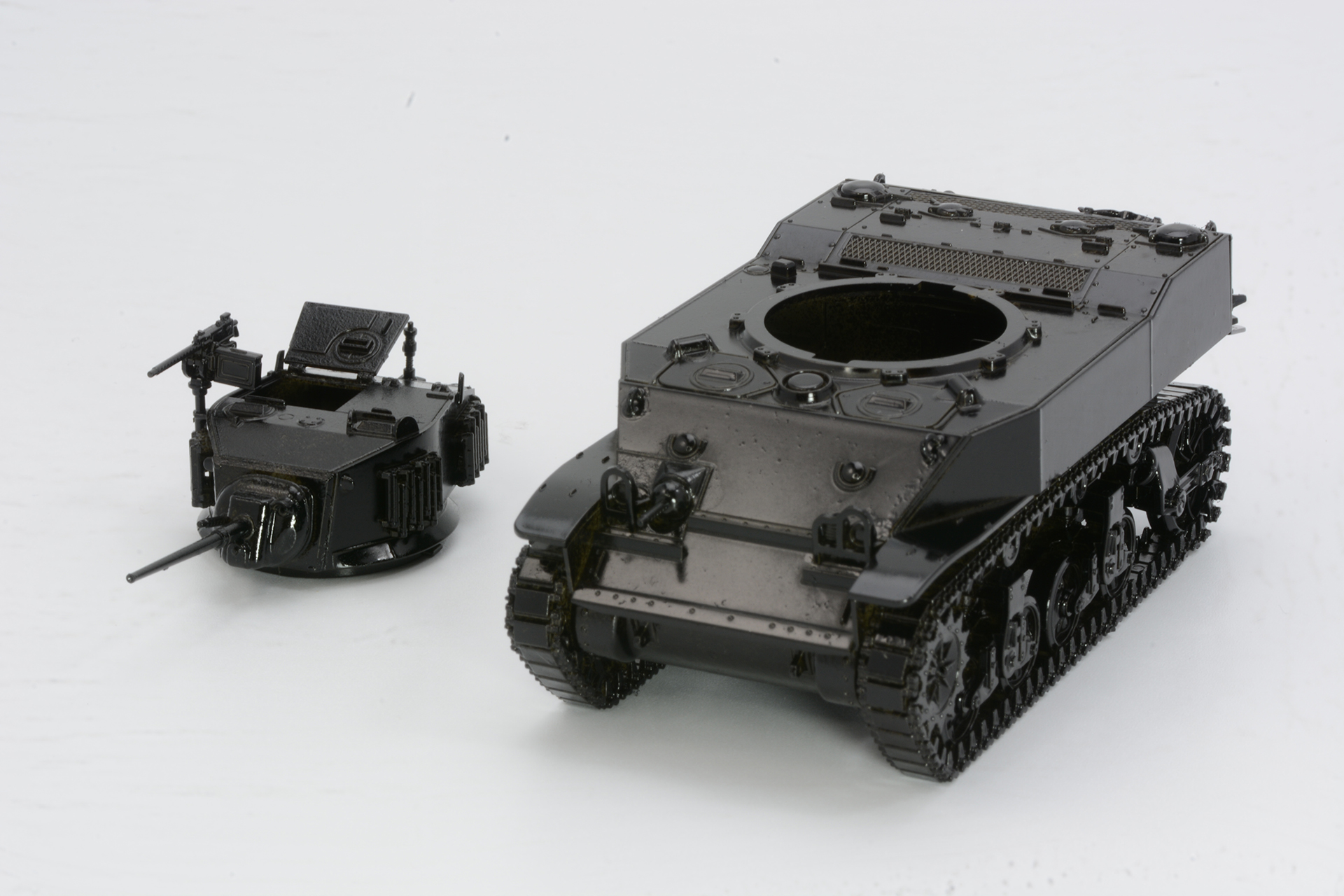 下地として黒をスプレーで吹き付ける