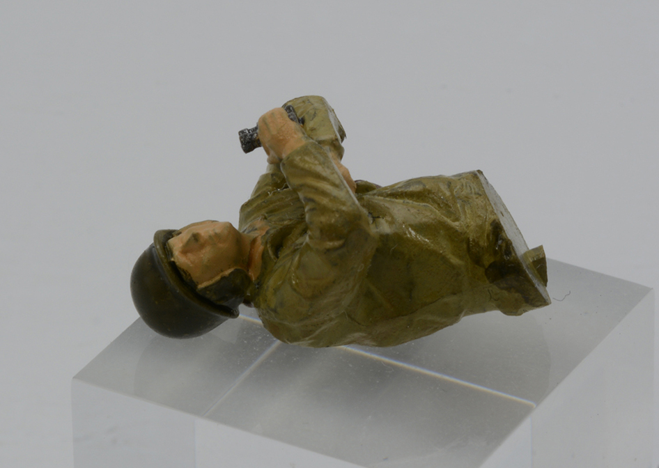 車長フィギュアも塗っていく。