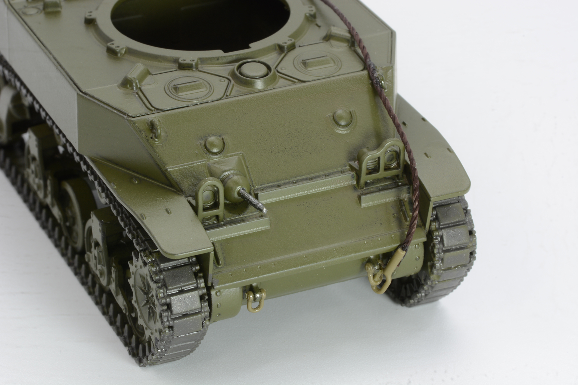 前部アップ。ワイヤーは糸で再現している