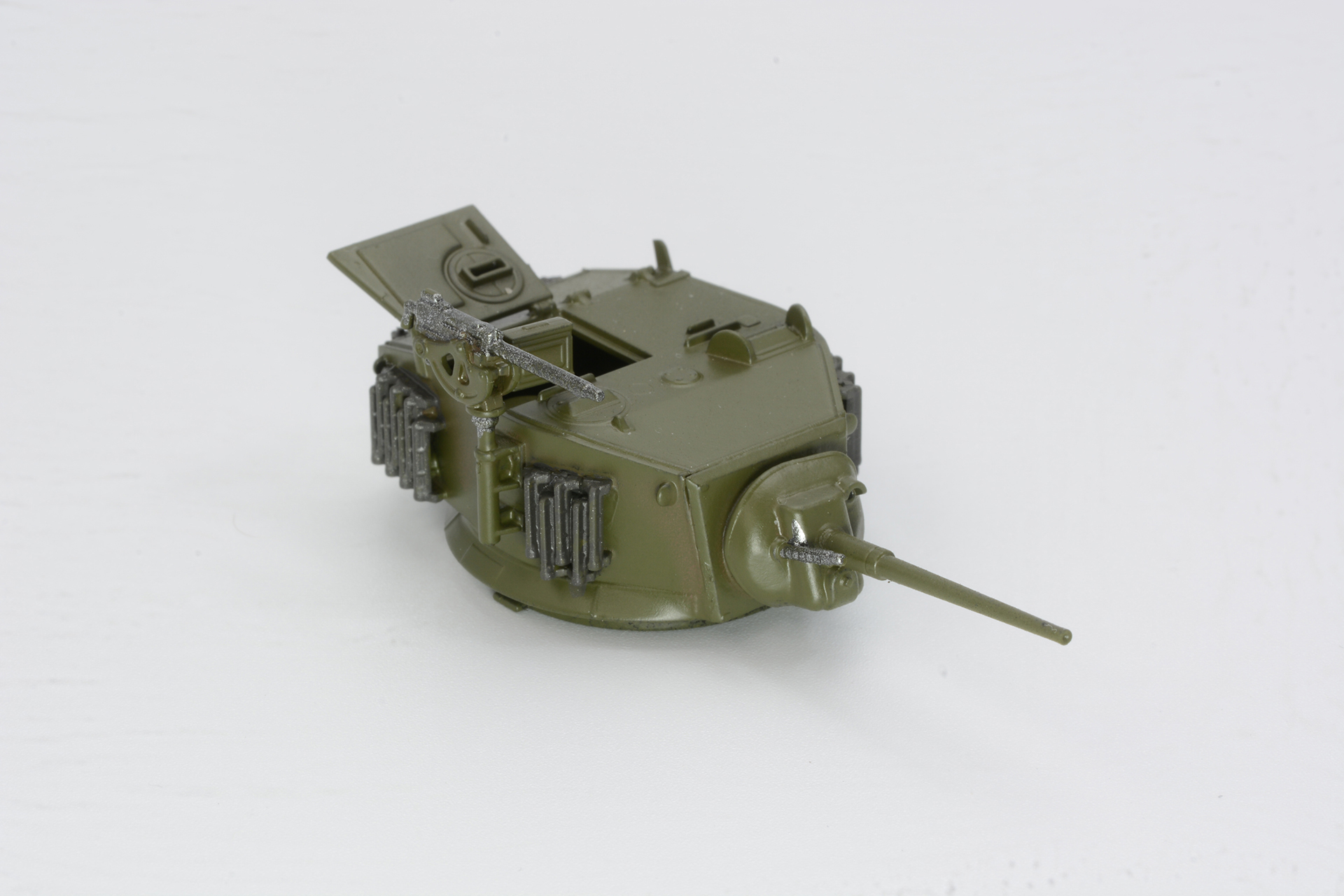 砲塔。機銃とグローサーを塗ることで情報量が増える