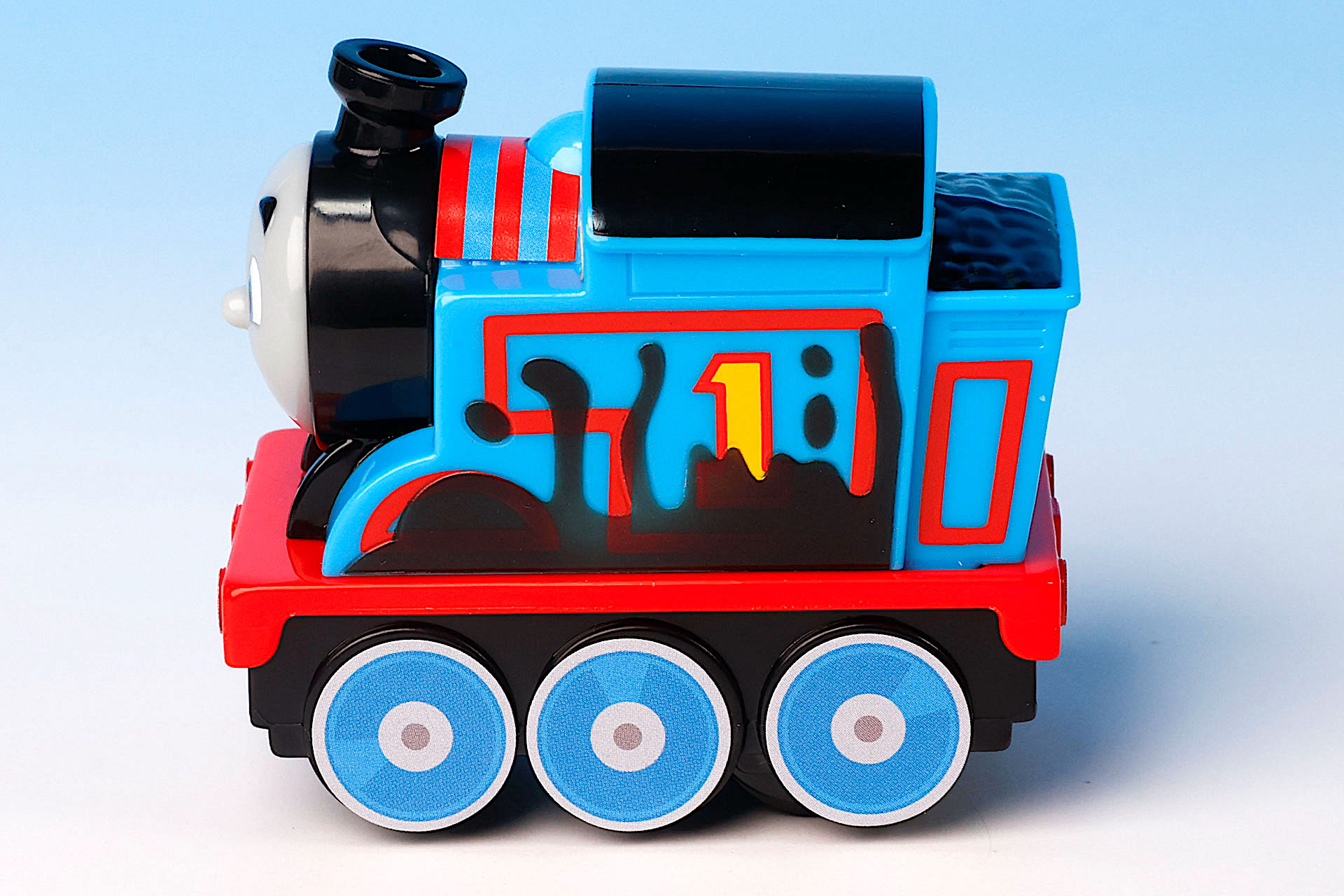 側面の黒く波打っている部分が、色が変化する場所だ