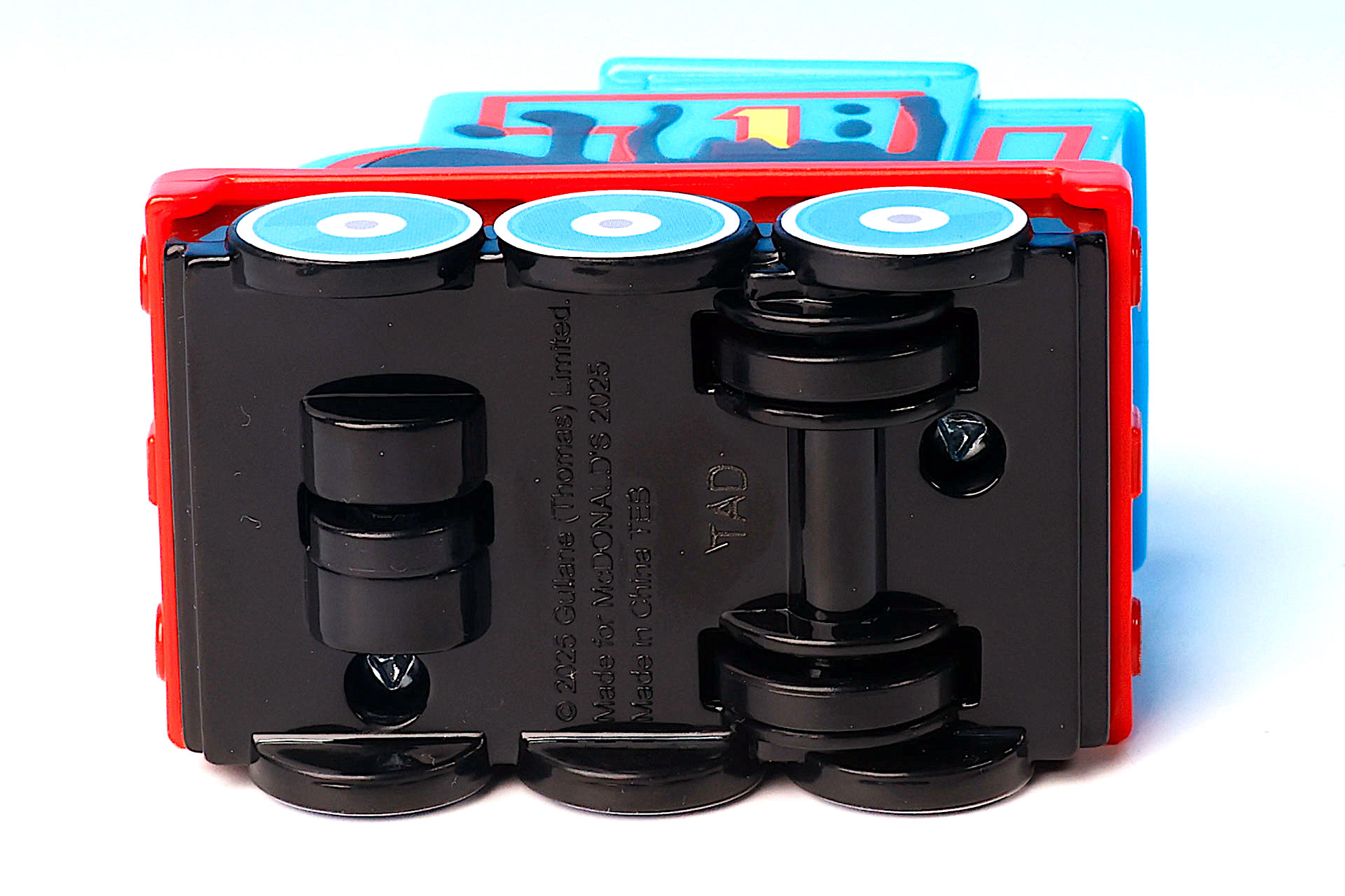 車輪が付いているので、走らせて遊ぶこともできる