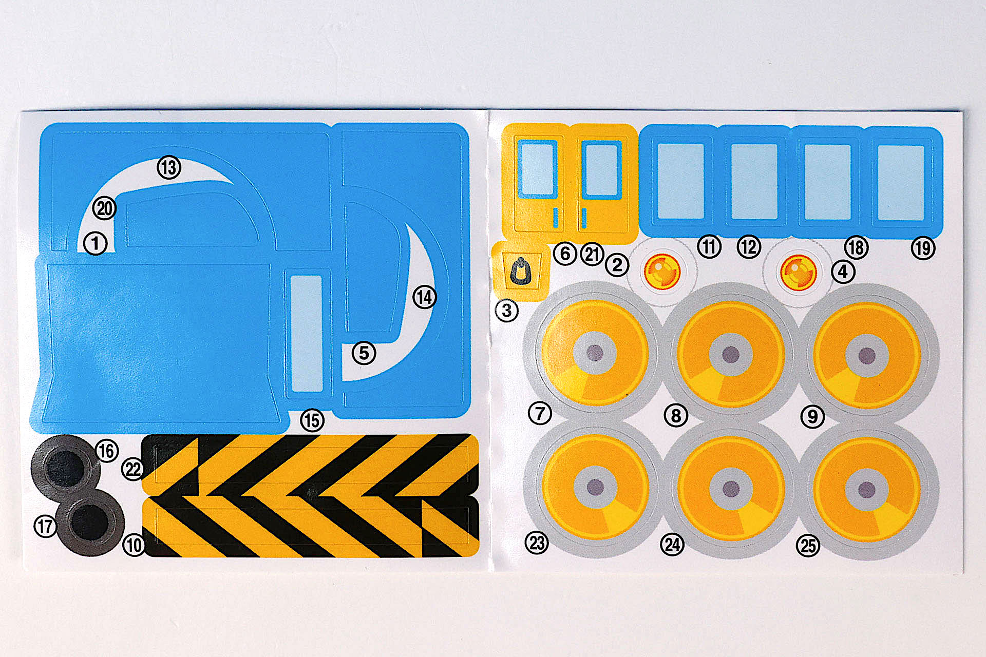 こちらは車両に貼るためのシールだ