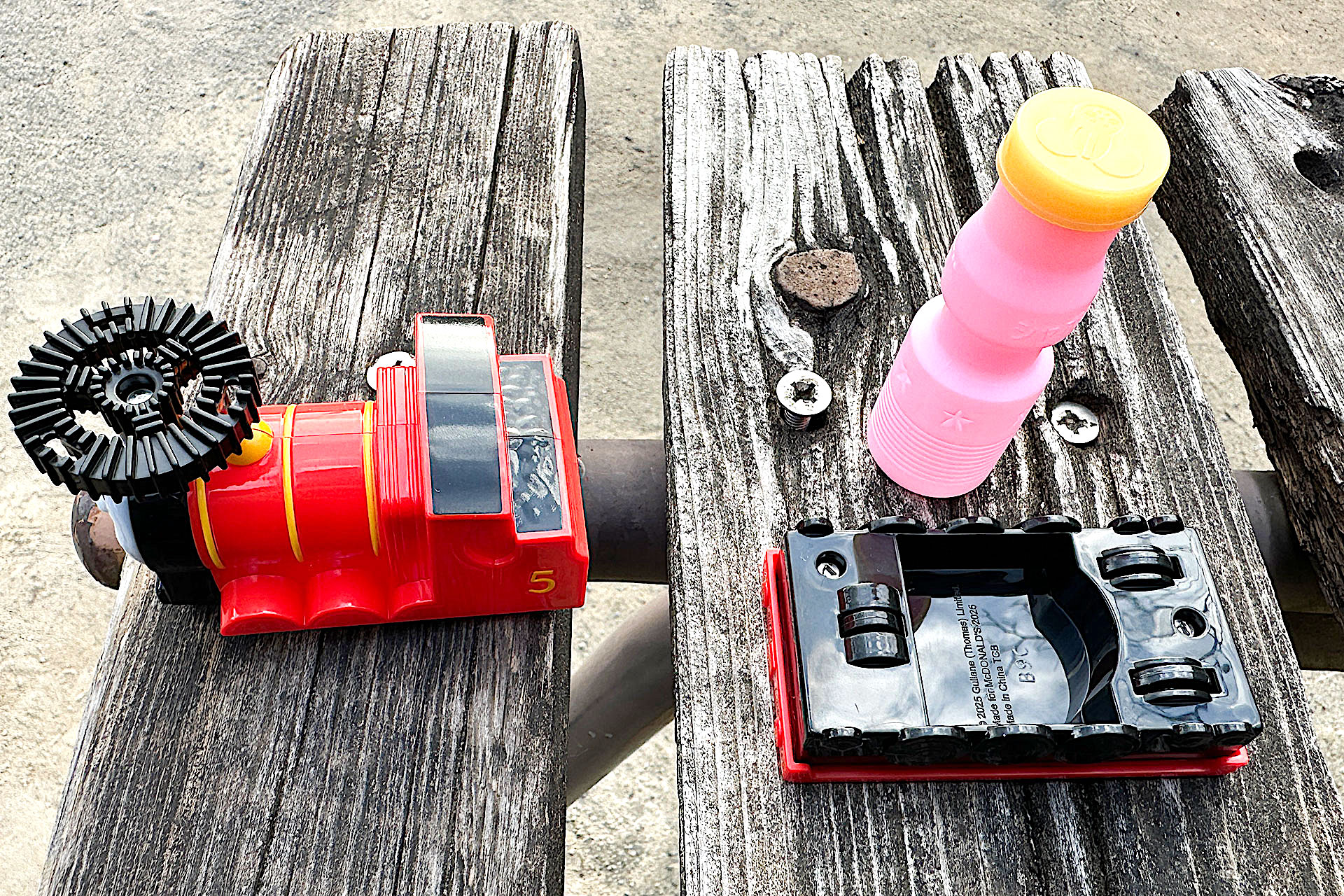 シャボン玉の液は付属していないので別途用意しよう