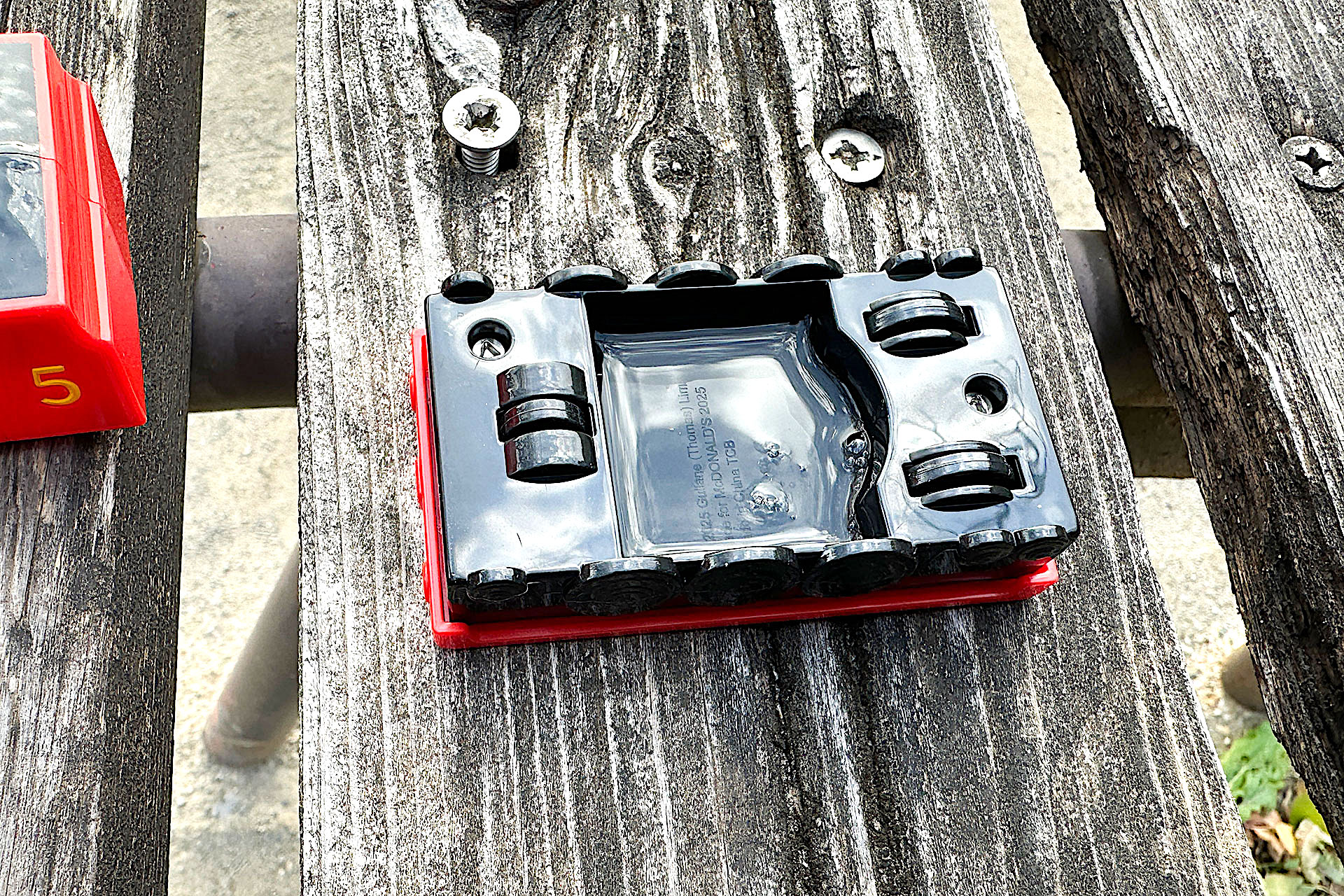 底面側のパーツにシャボン玉液を入れたところ