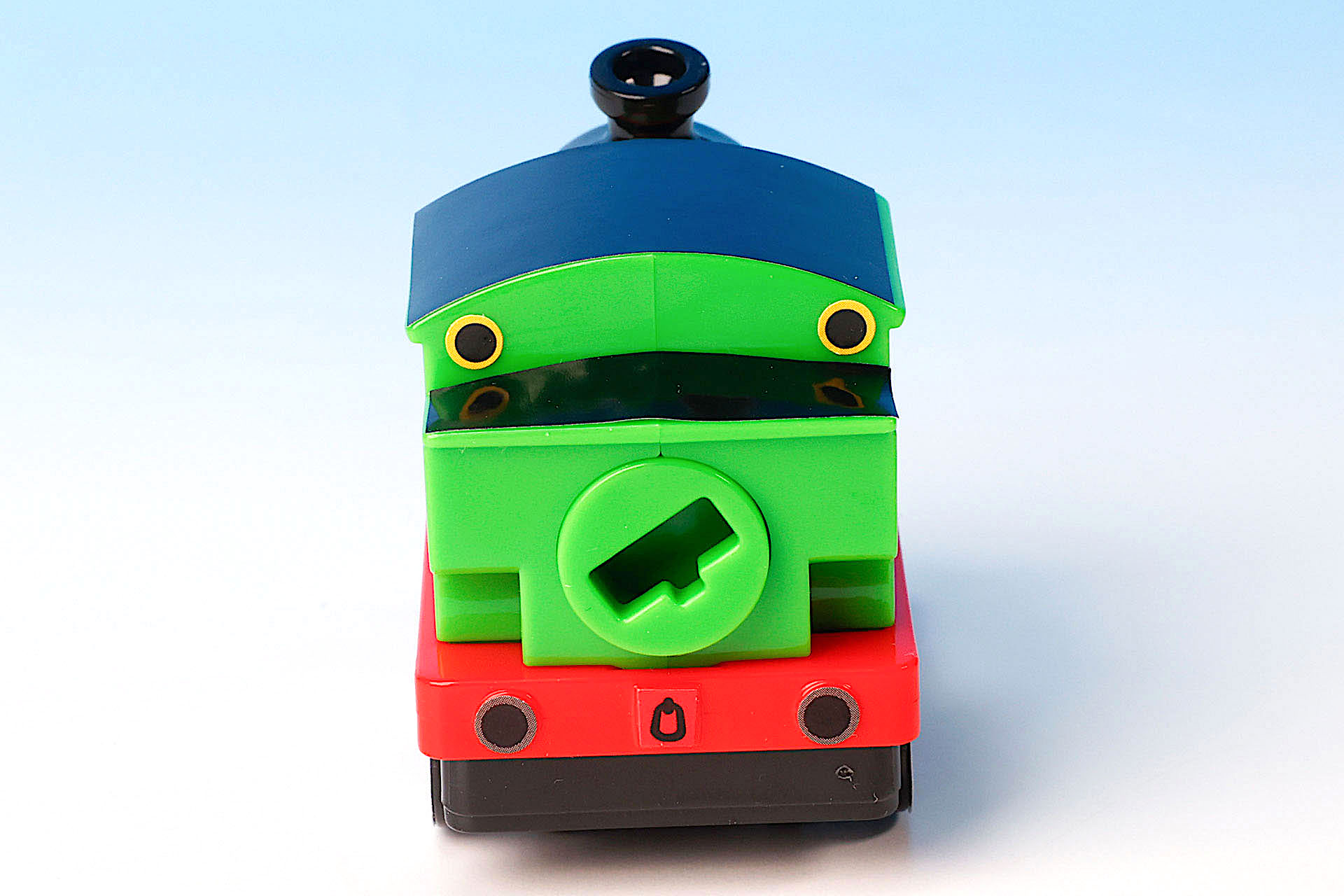 背面側にはカギ穴が付けられている