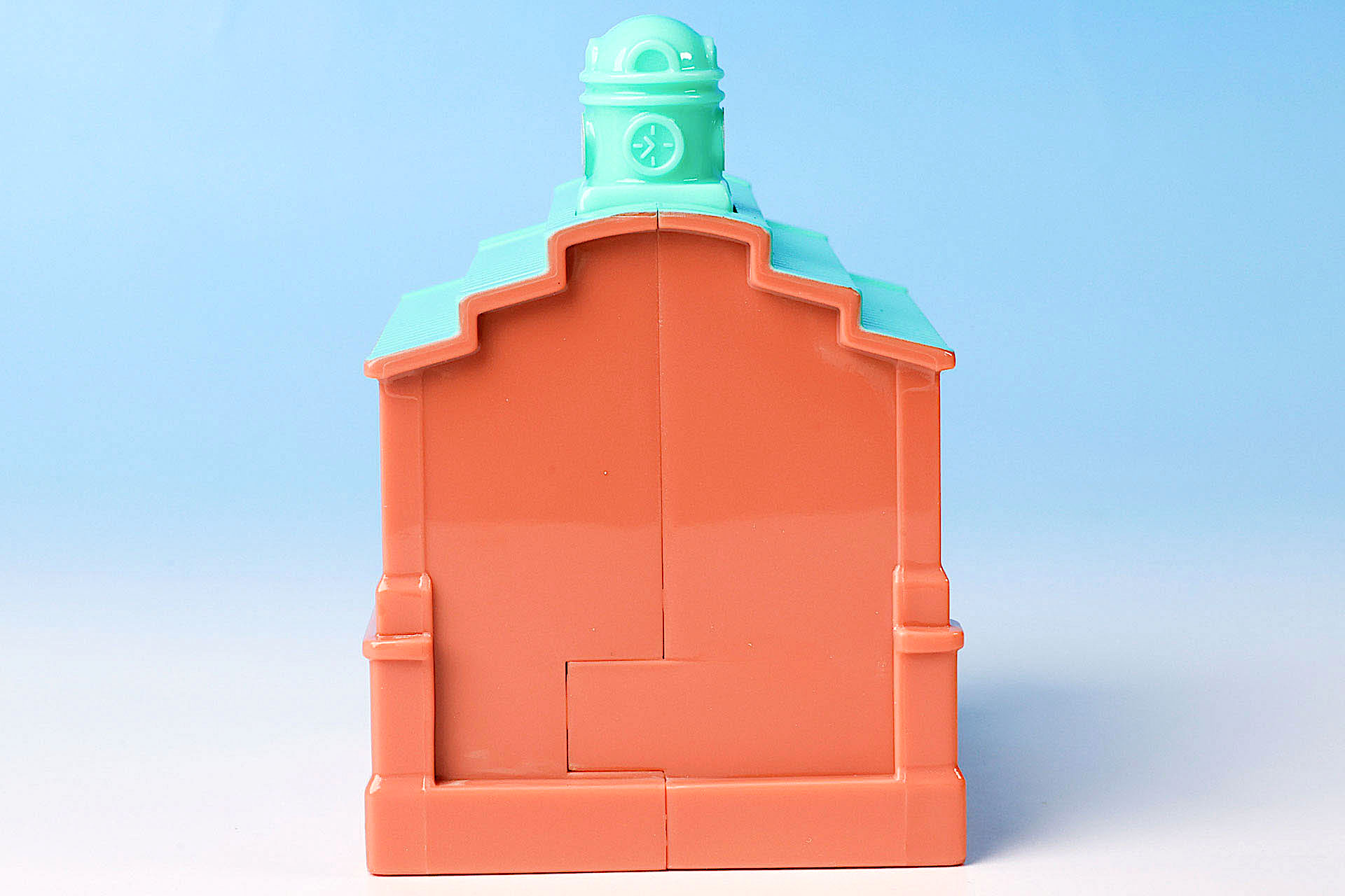 背面側はシンプルだ