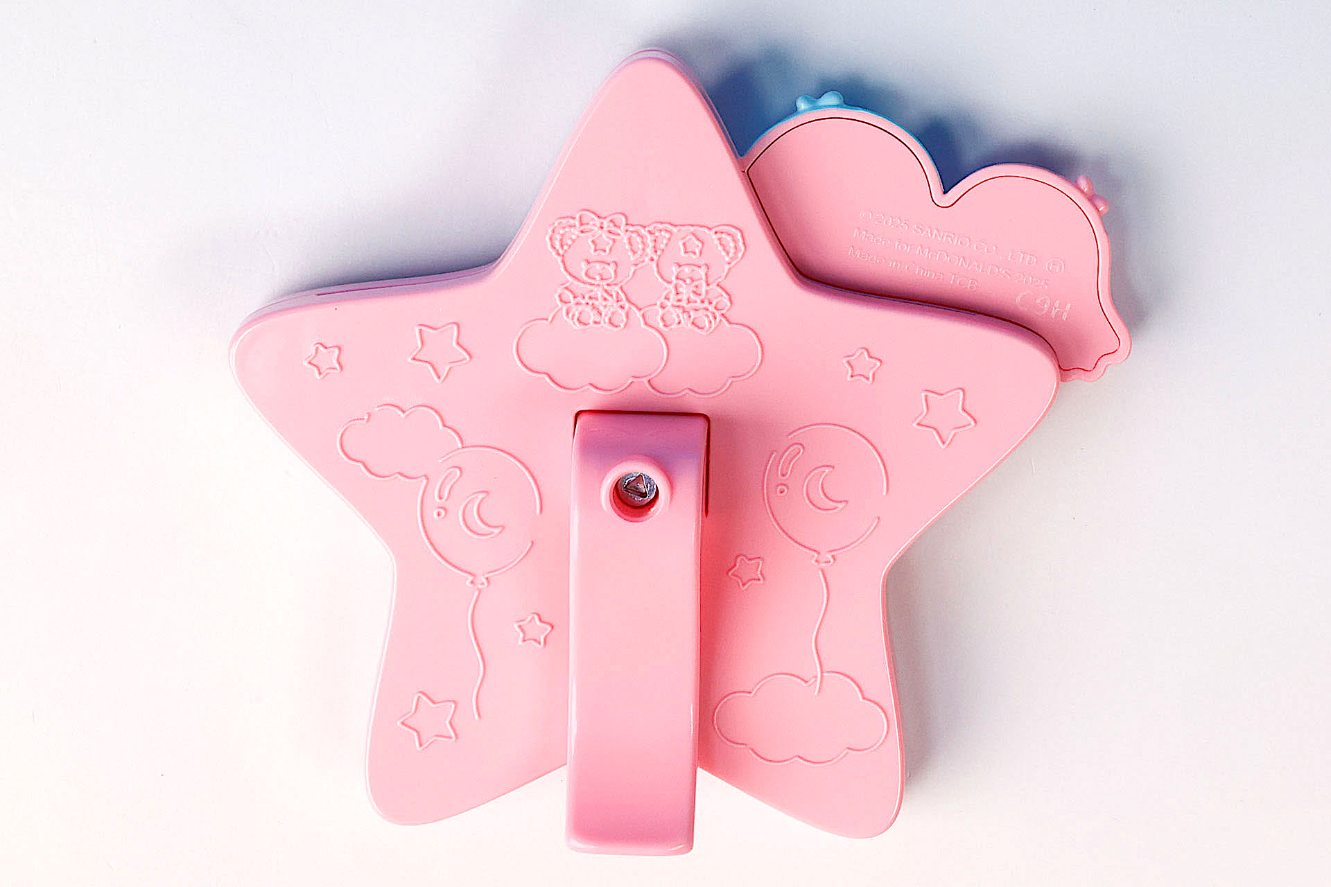 背面側にはクリップが付けられている