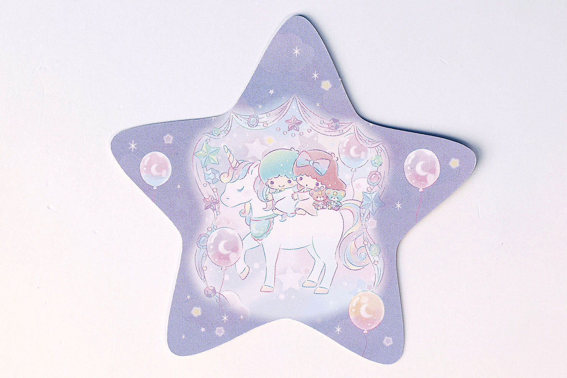 カードの裏面にも絵が描かれている