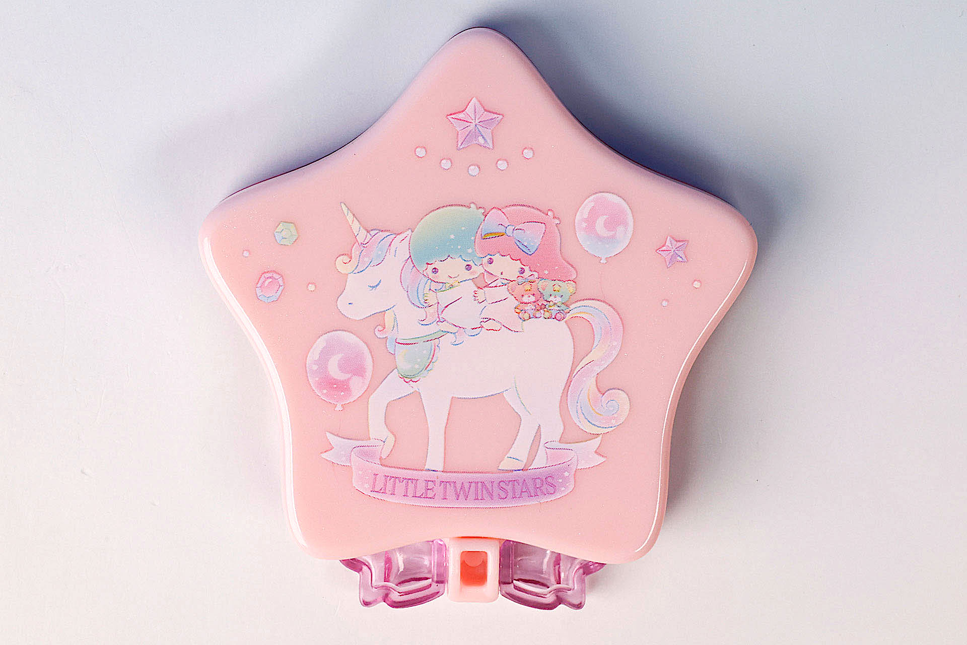 裏面にもキキ＆ララの絵が描かれている