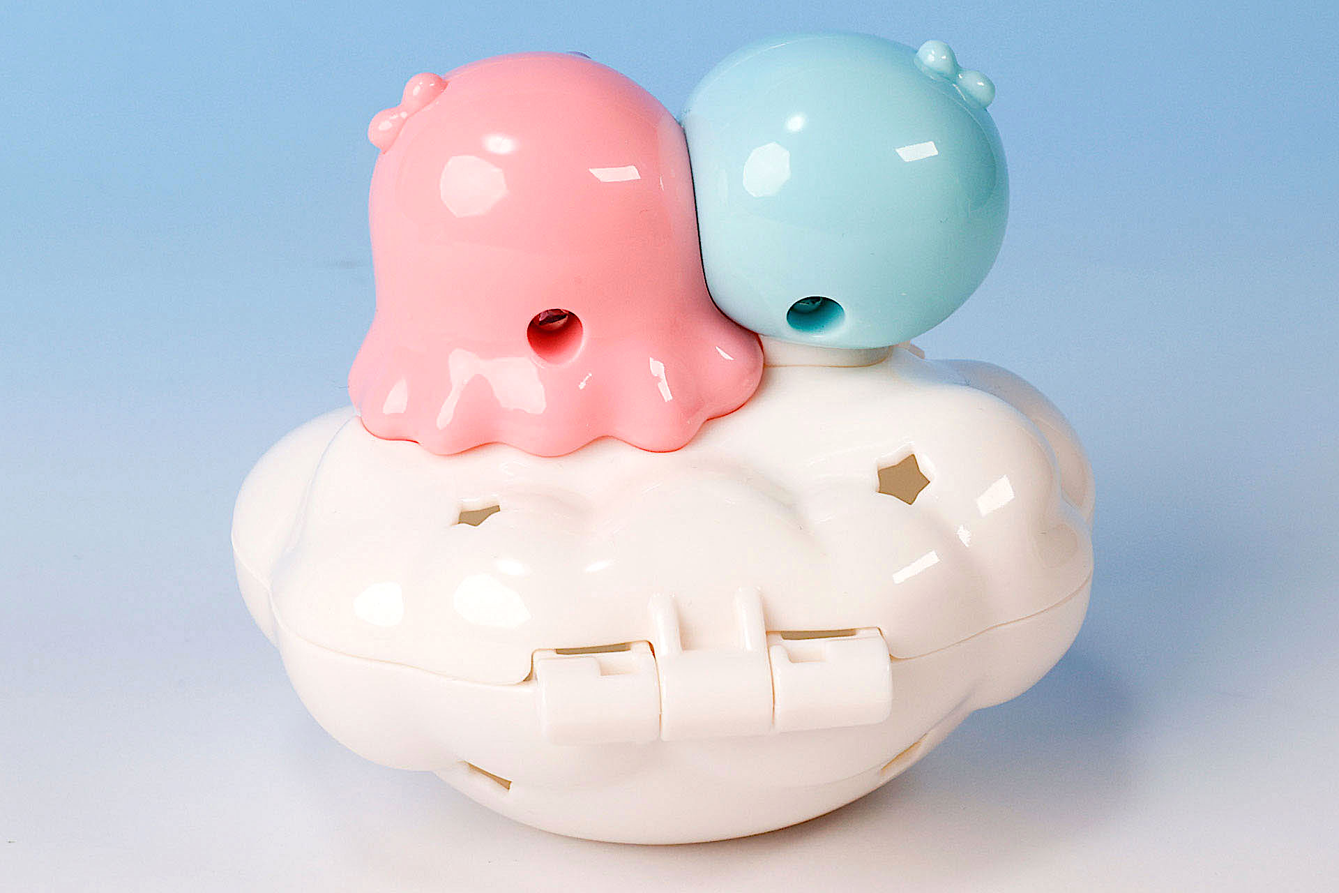 星形の穴が開けられている