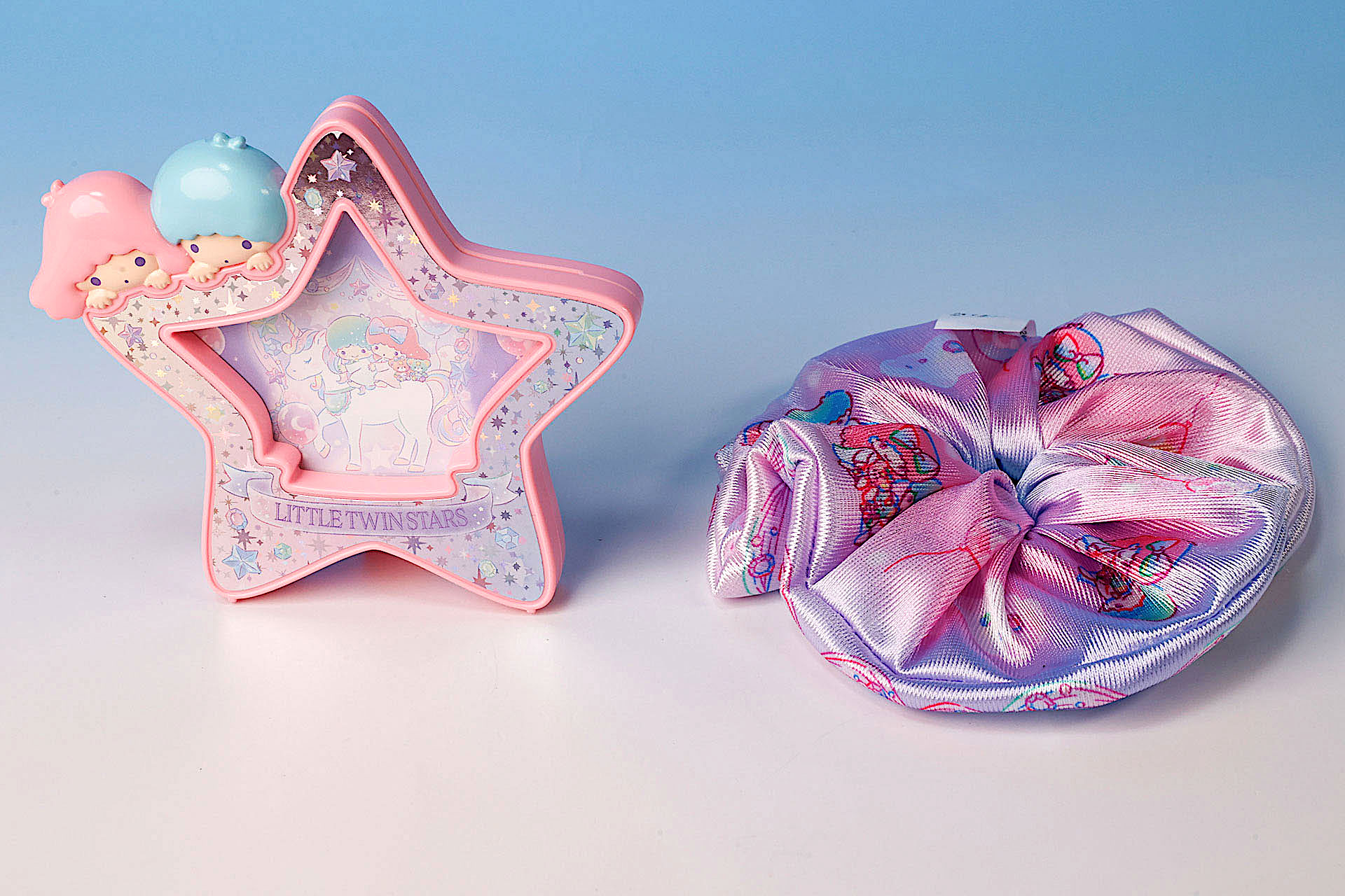 サンリオのグッズらしい色合いも魅力的だ