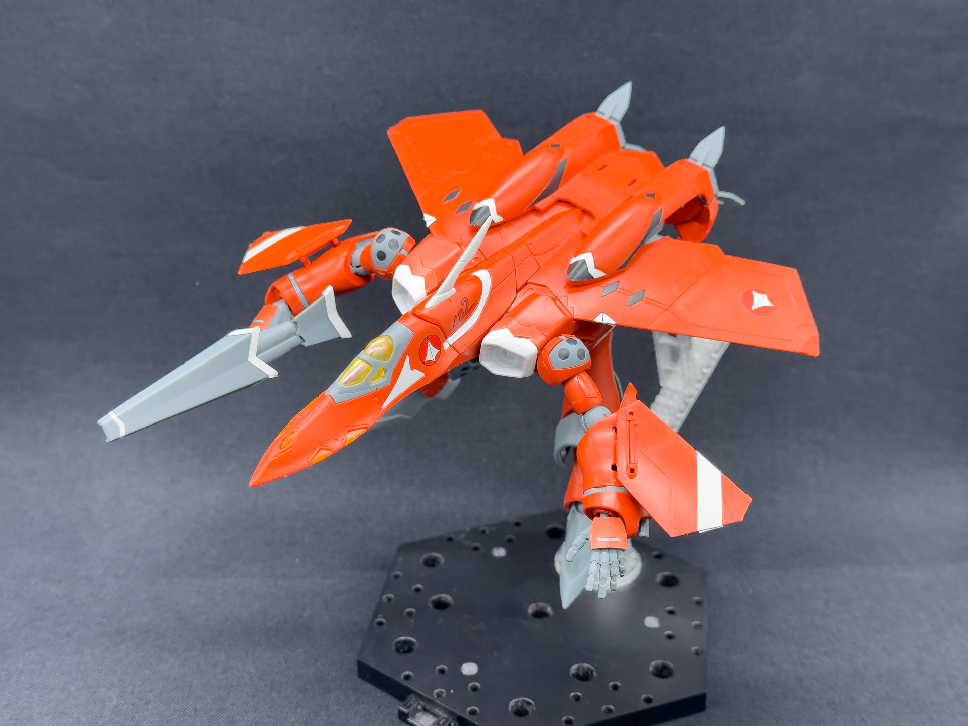 もちろん、本キットはガウォーク形態も再現可能です。