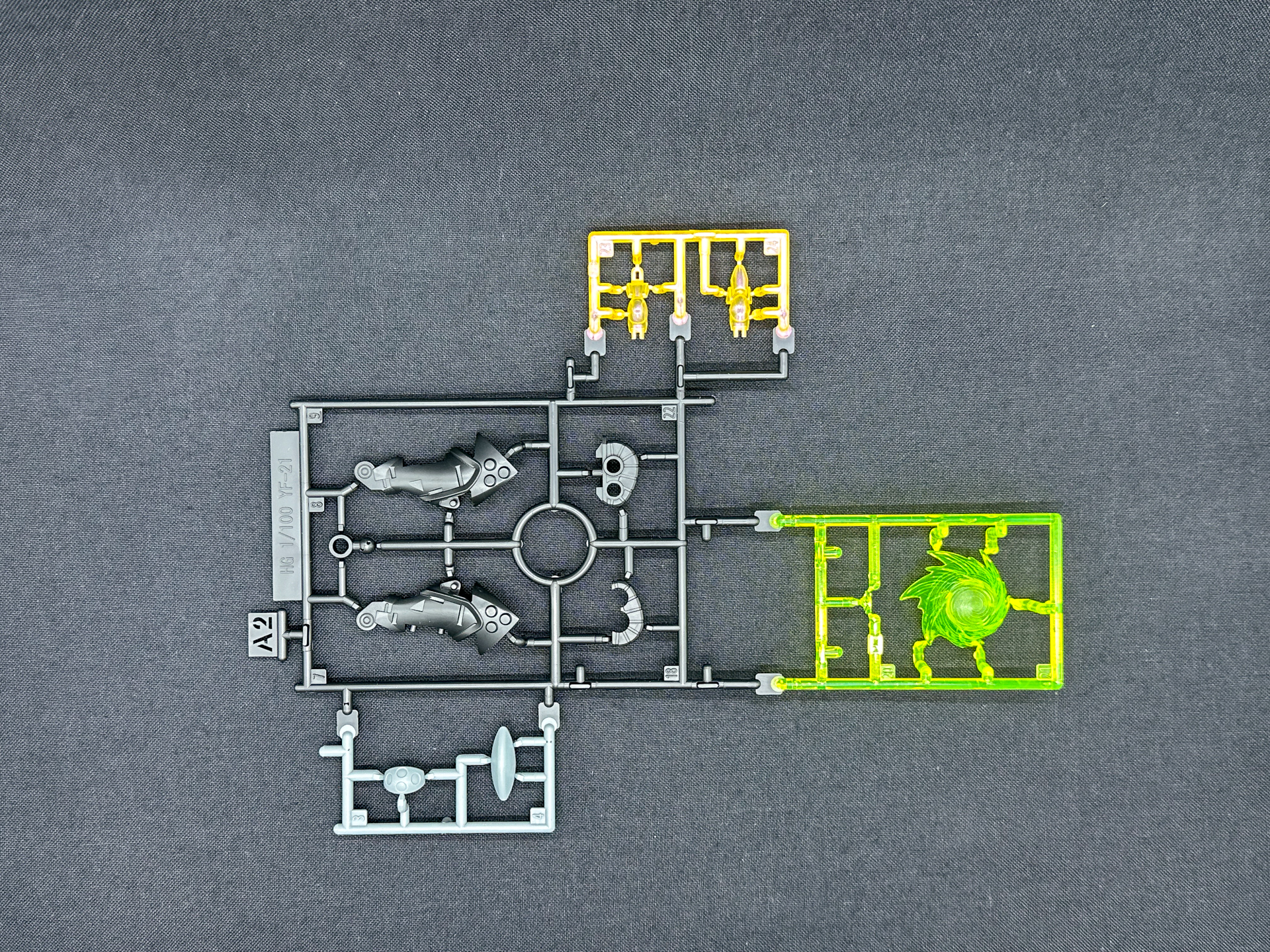 A2ランナー。キャノピーガラス部分に新規造形パーツが追加されています。