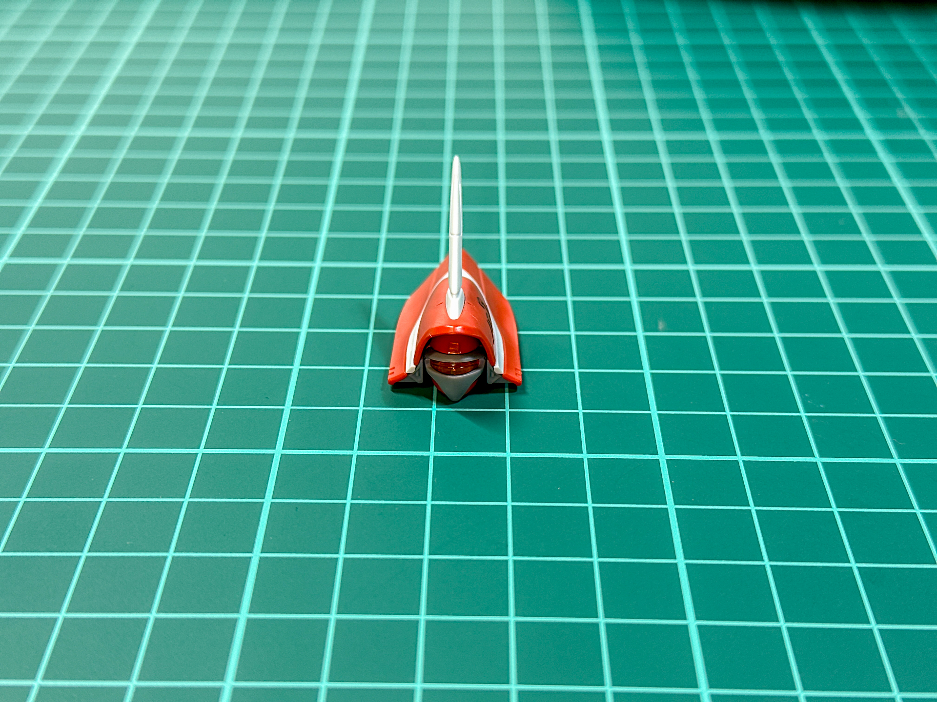 本機はフェイスパーツがバイザー型に変更されています。