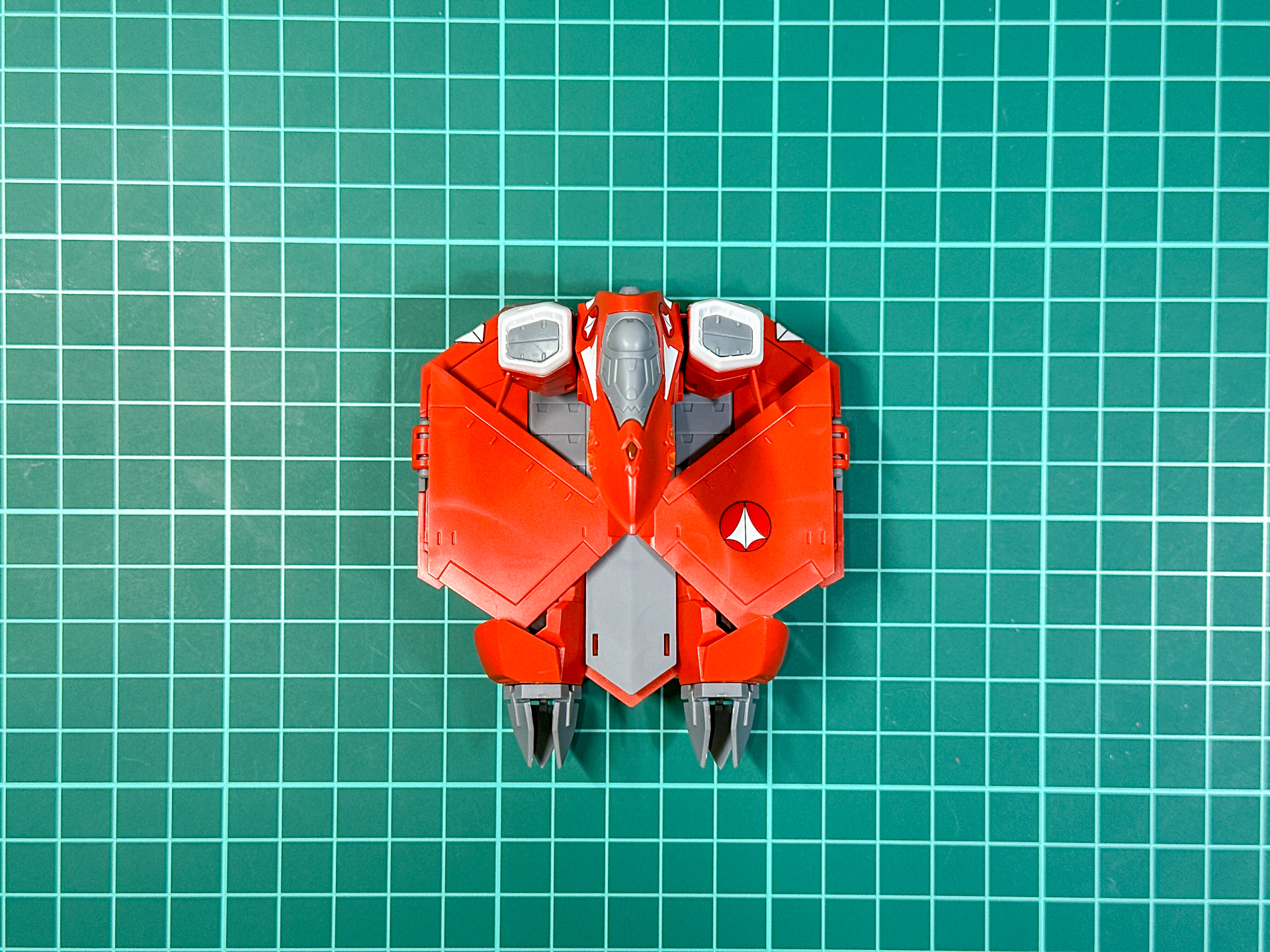 胴体パーツはエアインテークの成型色変更とキャノピー形状の新規造形となっています。