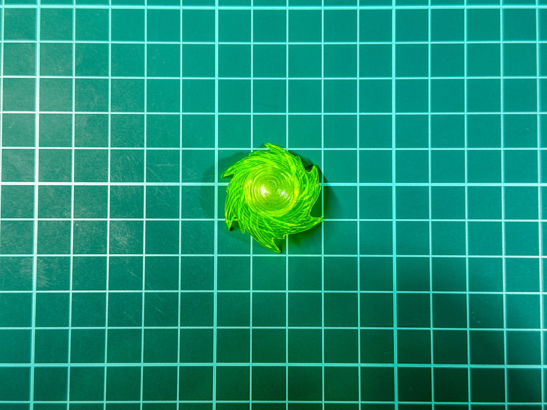 クリアグリーンからクリアイエローに成型色が変更されました。