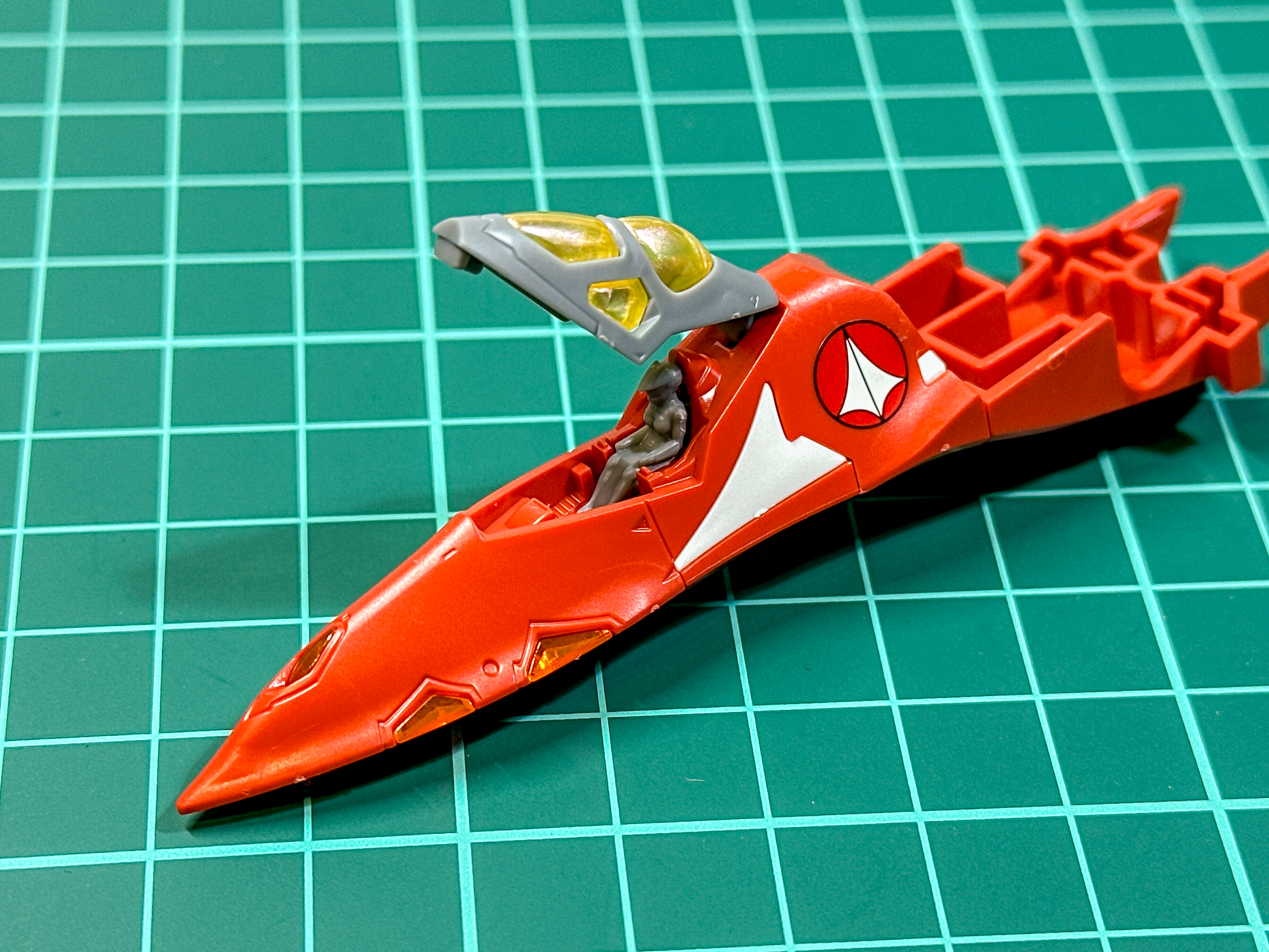 コックピットにはミリアのパイロットフィギュアが搭乗可能です。