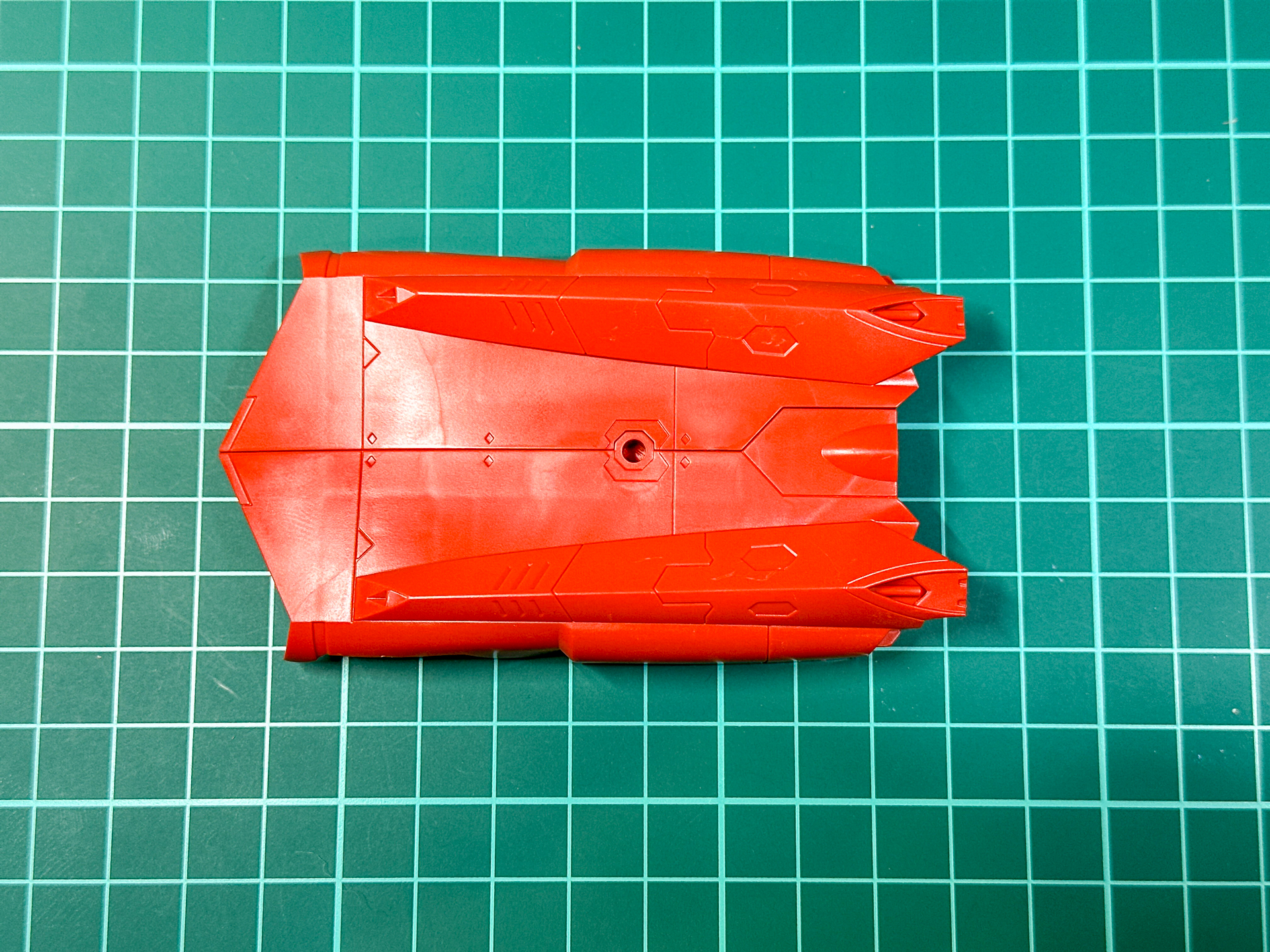 機体下面パーツはVF-22Sにて新規造形となっています。