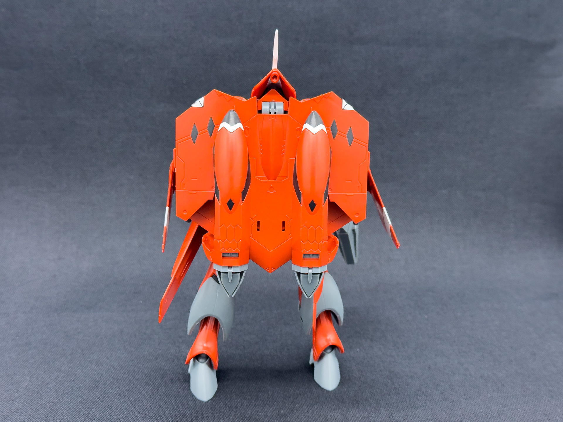 背面は成型色のみYF-21から変更されています。