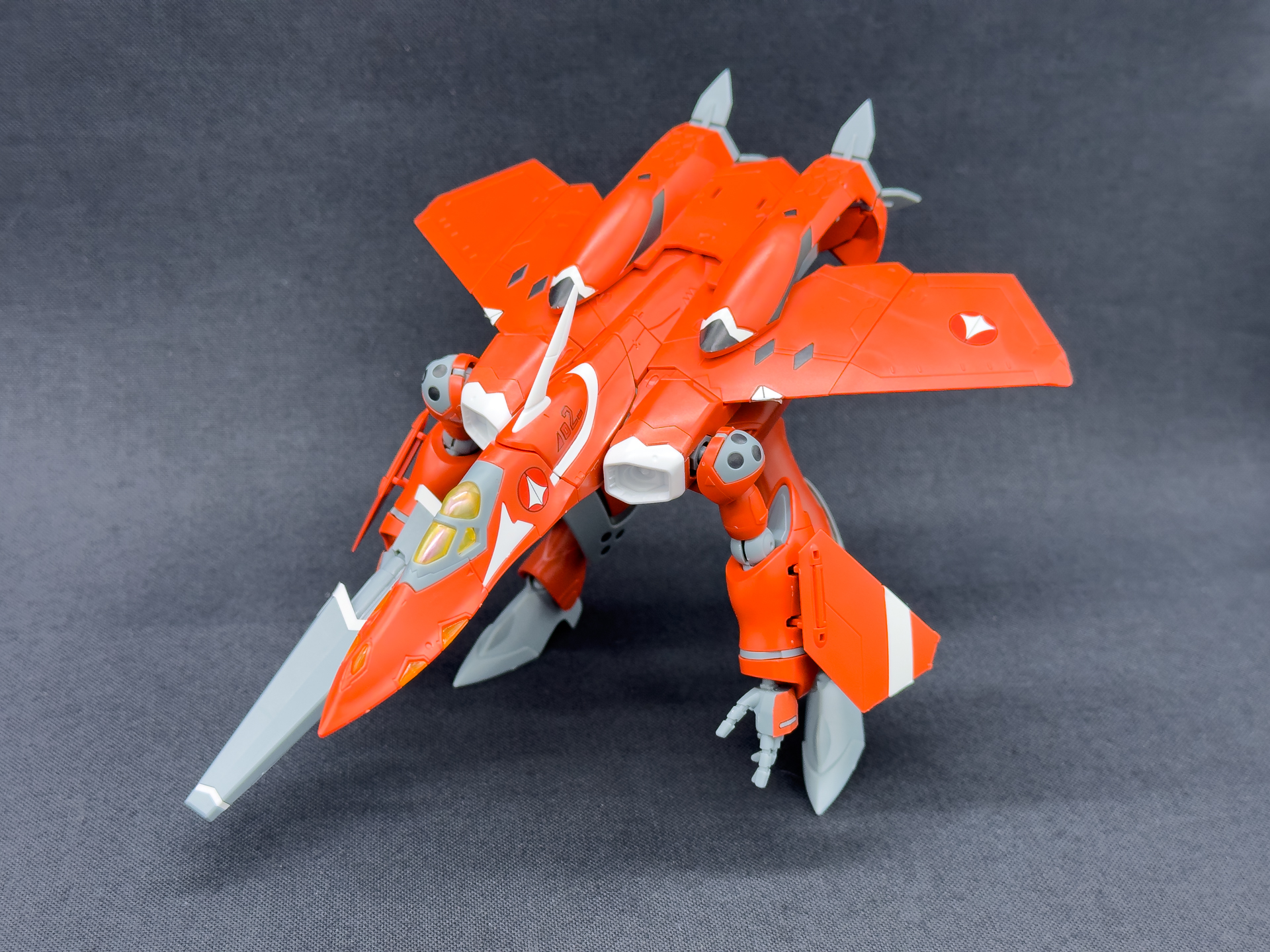 ガウォーク形態ではアクションベースなしでもポージング可能です。