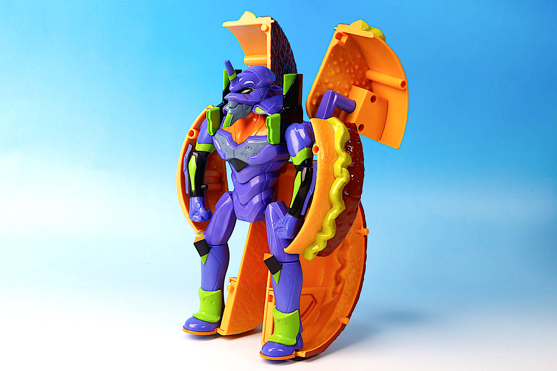 自立させた際にやや不安定だと感じたが、メーカーの担当者に問い合わせたところ「試作品の段階のため」と回答を得たので、製品版では気にする必要はなさそうだ。