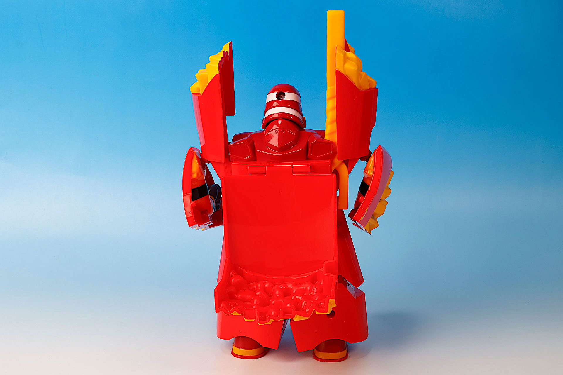 背面側のフタ部分は、まるでマントのようだ