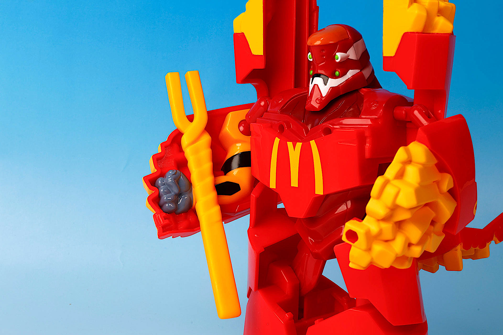 ちなみに飛び出しているポテトは「ロンギヌスの槍」になっており、腕の部分に取り付けることができる