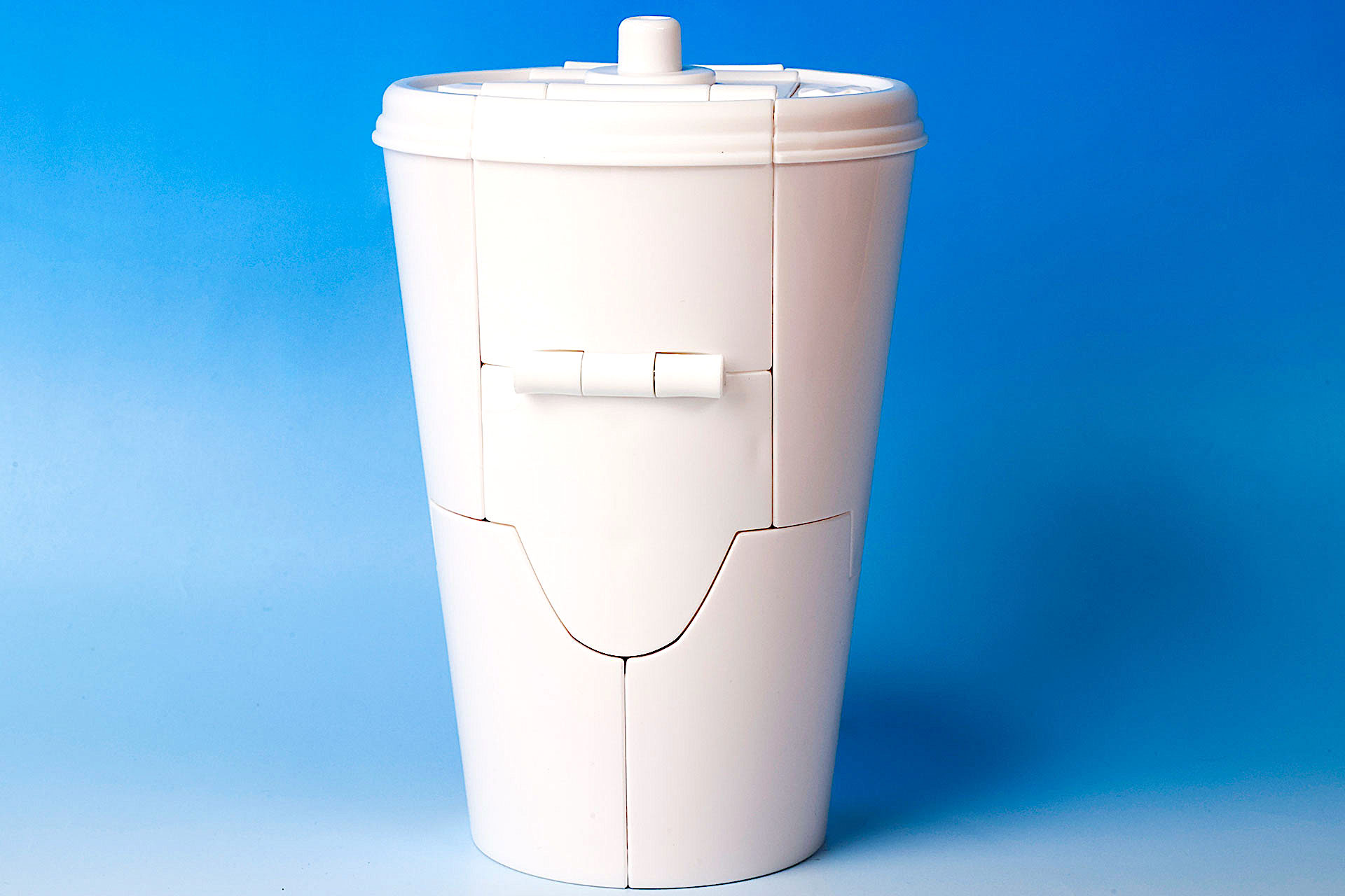 近くにドリンクを置いておくと、間違えてしまいそうだ