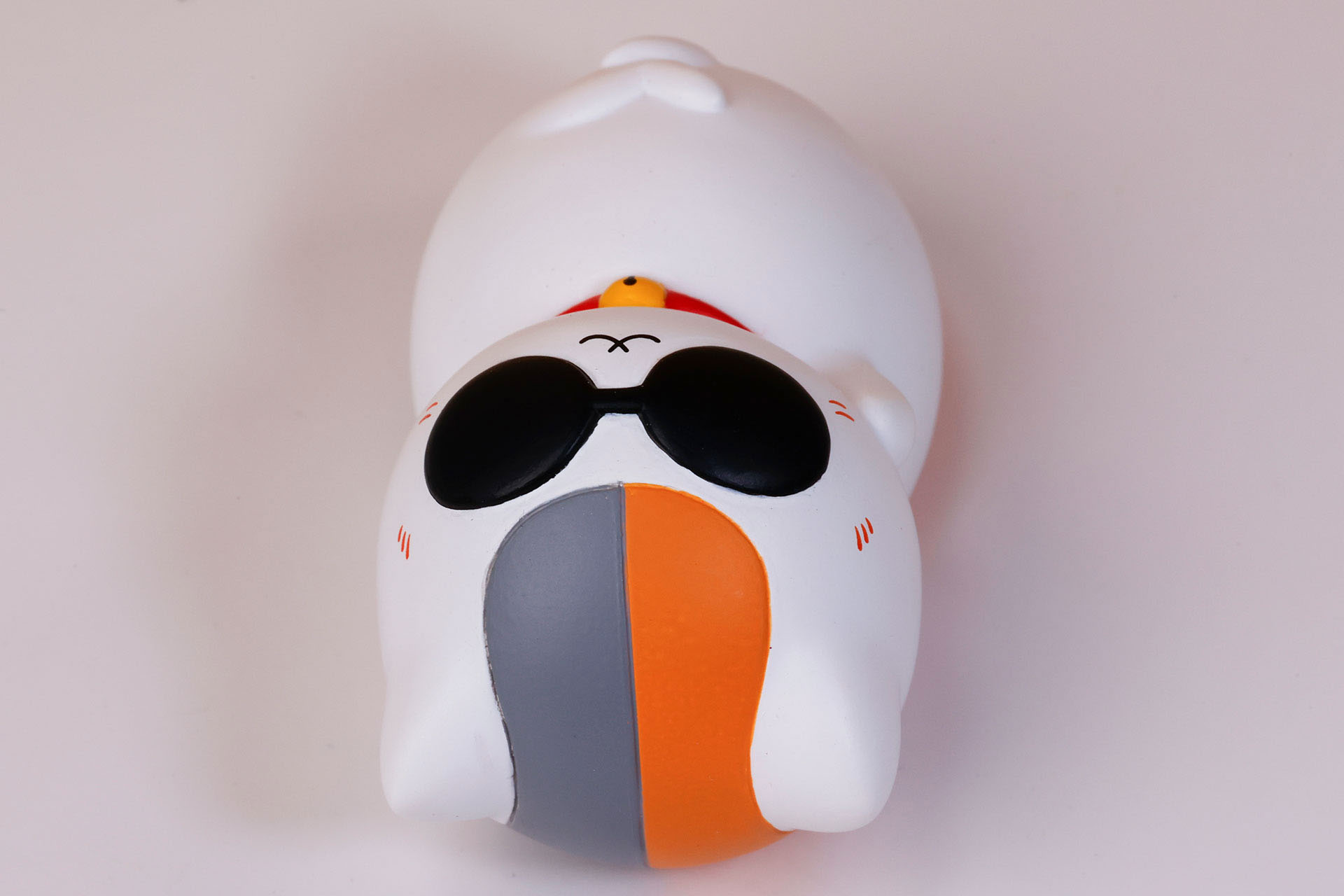 サングラスは目に張り付いているかのようだ