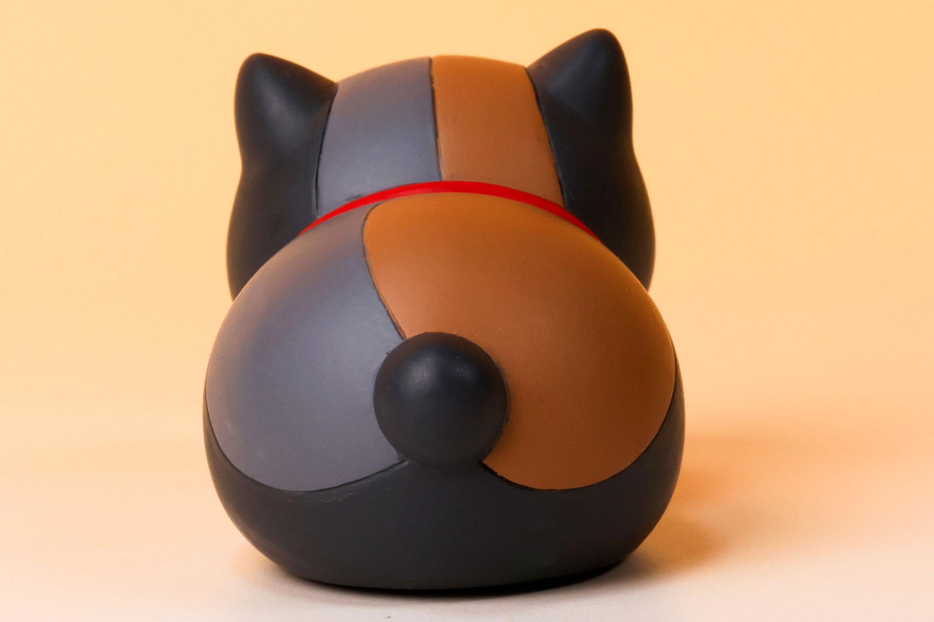 毛並みや尻尾の形もそっくりである