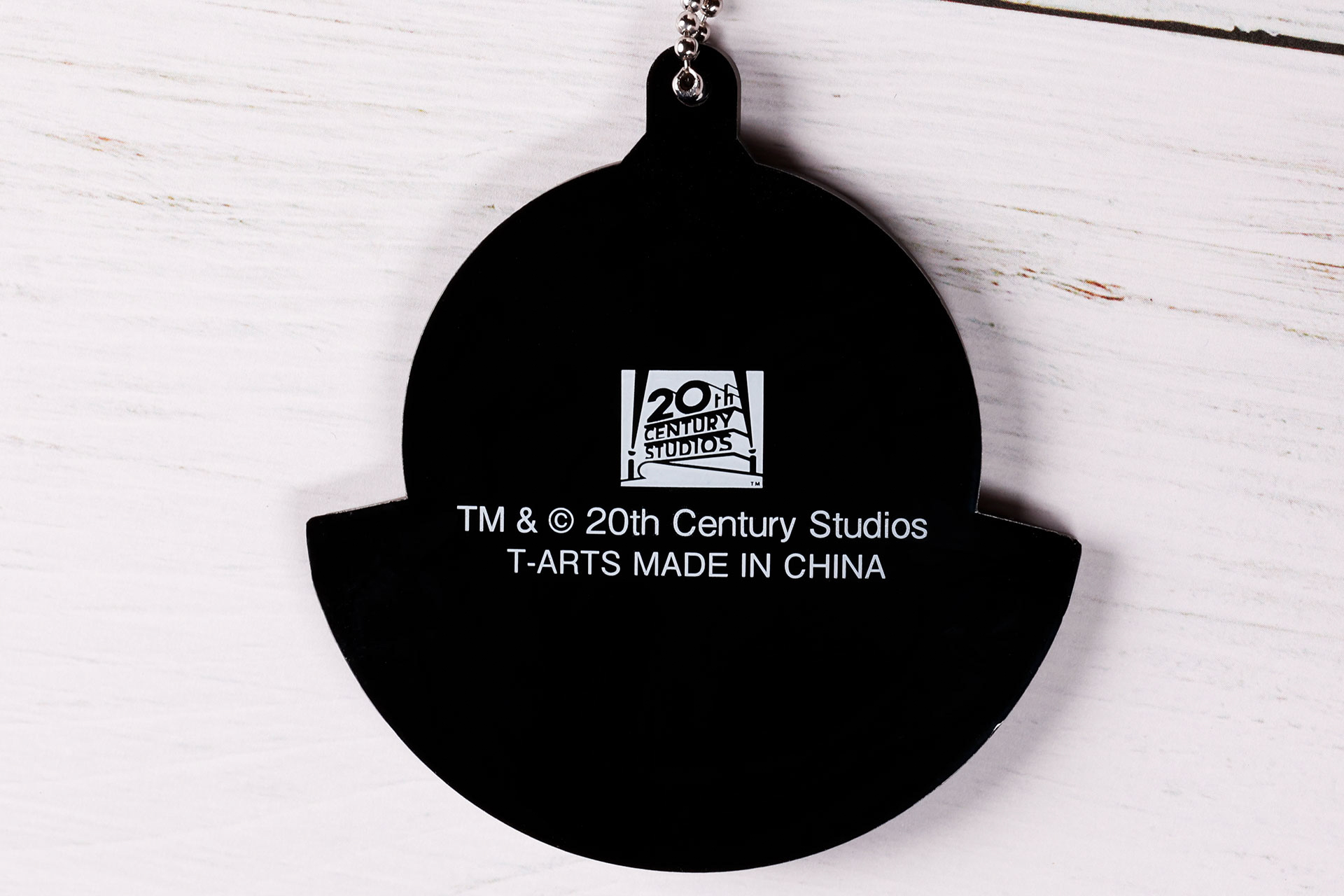 実際に手に取ると、面積が広いということもあるがかなり大きく感じる