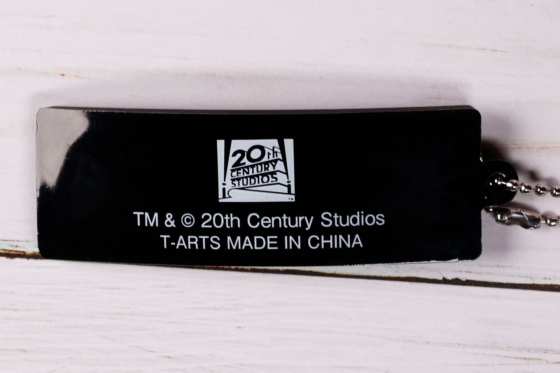 裏面も横向きにコピーライトが書かれている