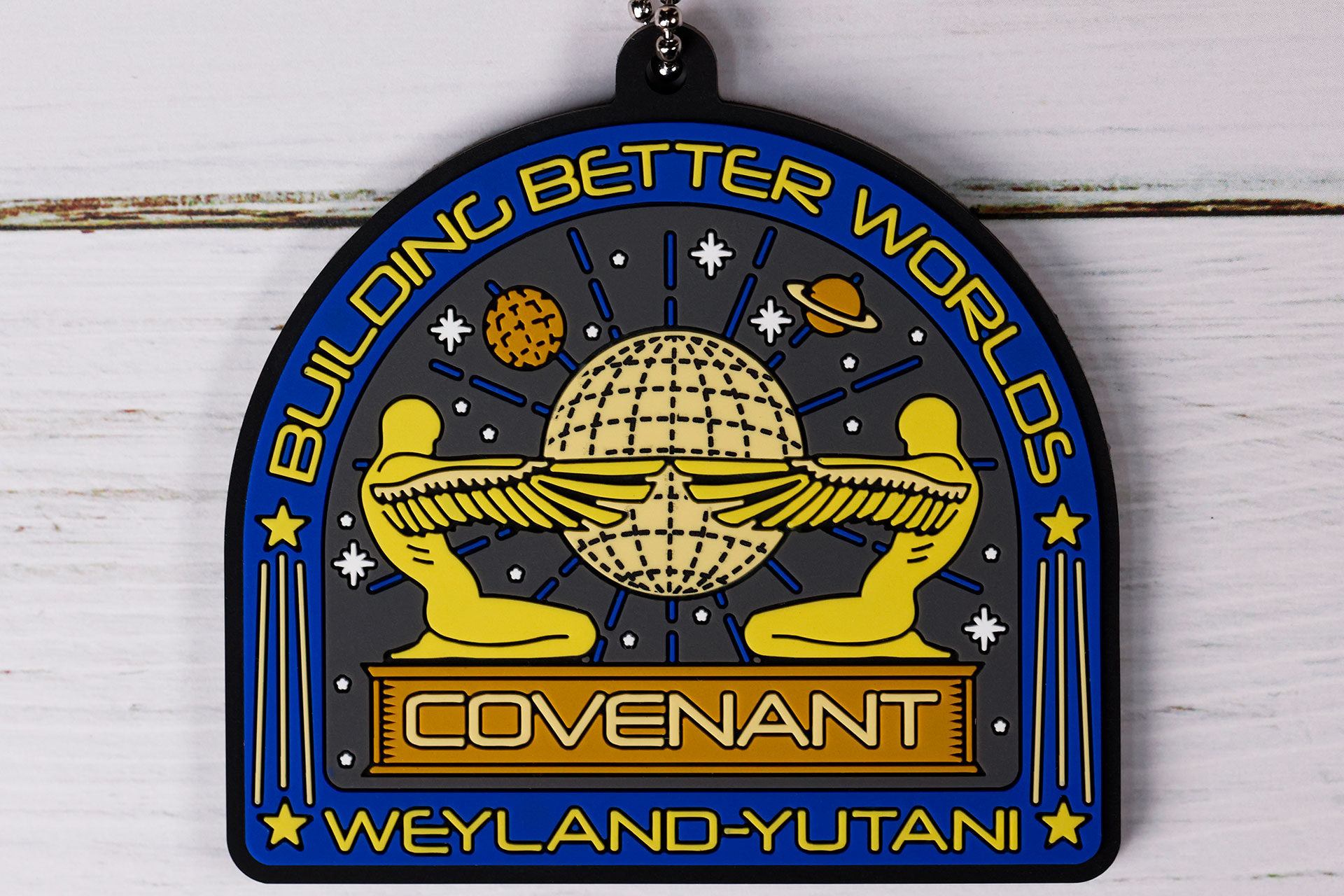 SFらしくデザインも独特でクールだ