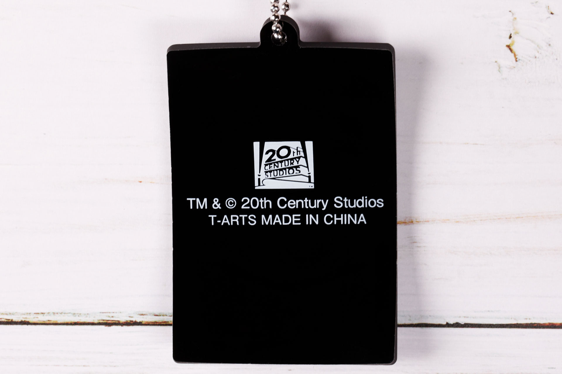 映画のポスターが描かれているだけに、裏面のデザインもしっくりとくる