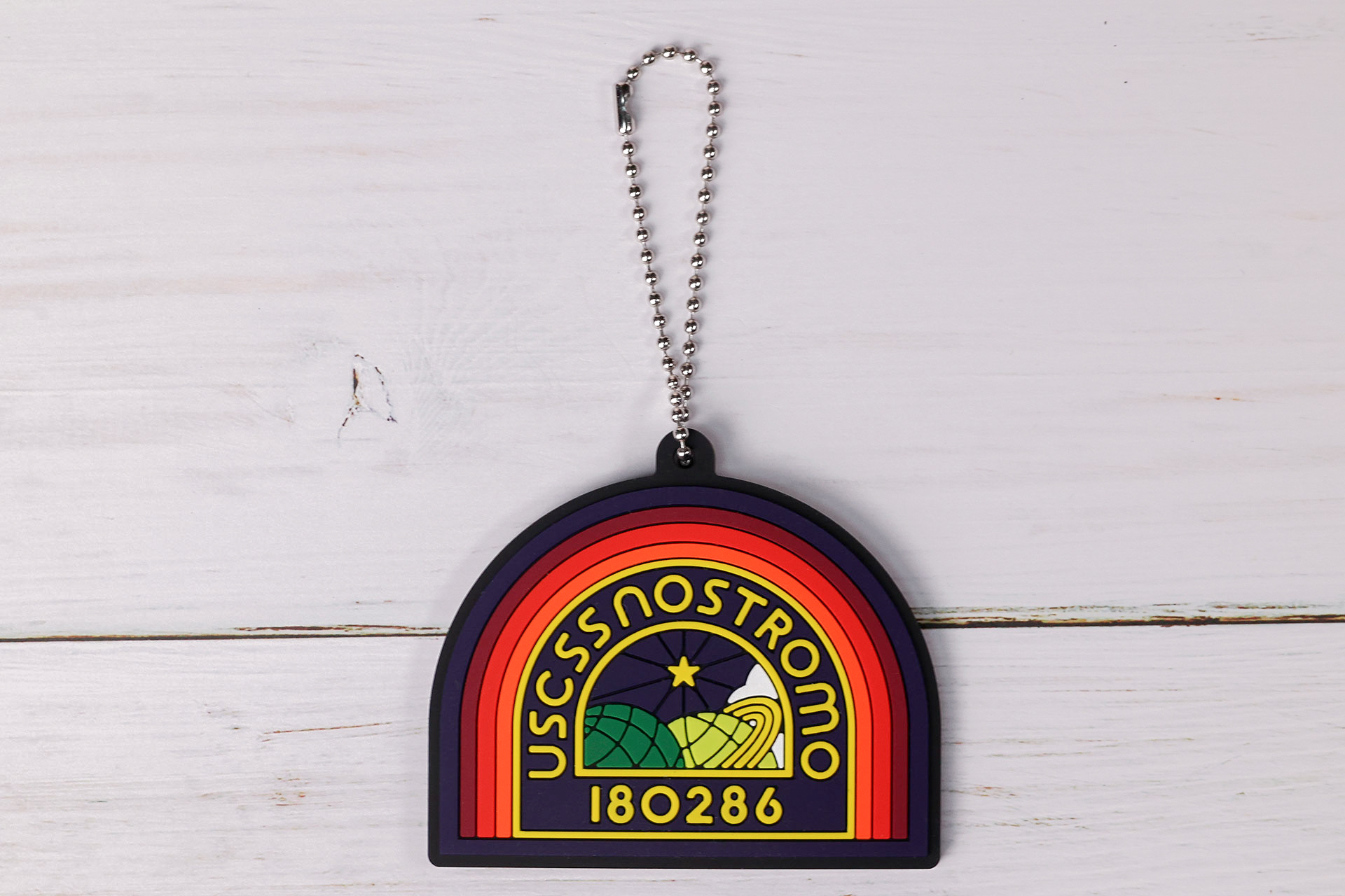 このロゴマークは帽子や腕章などで付けられていたデザインを再現したものだ