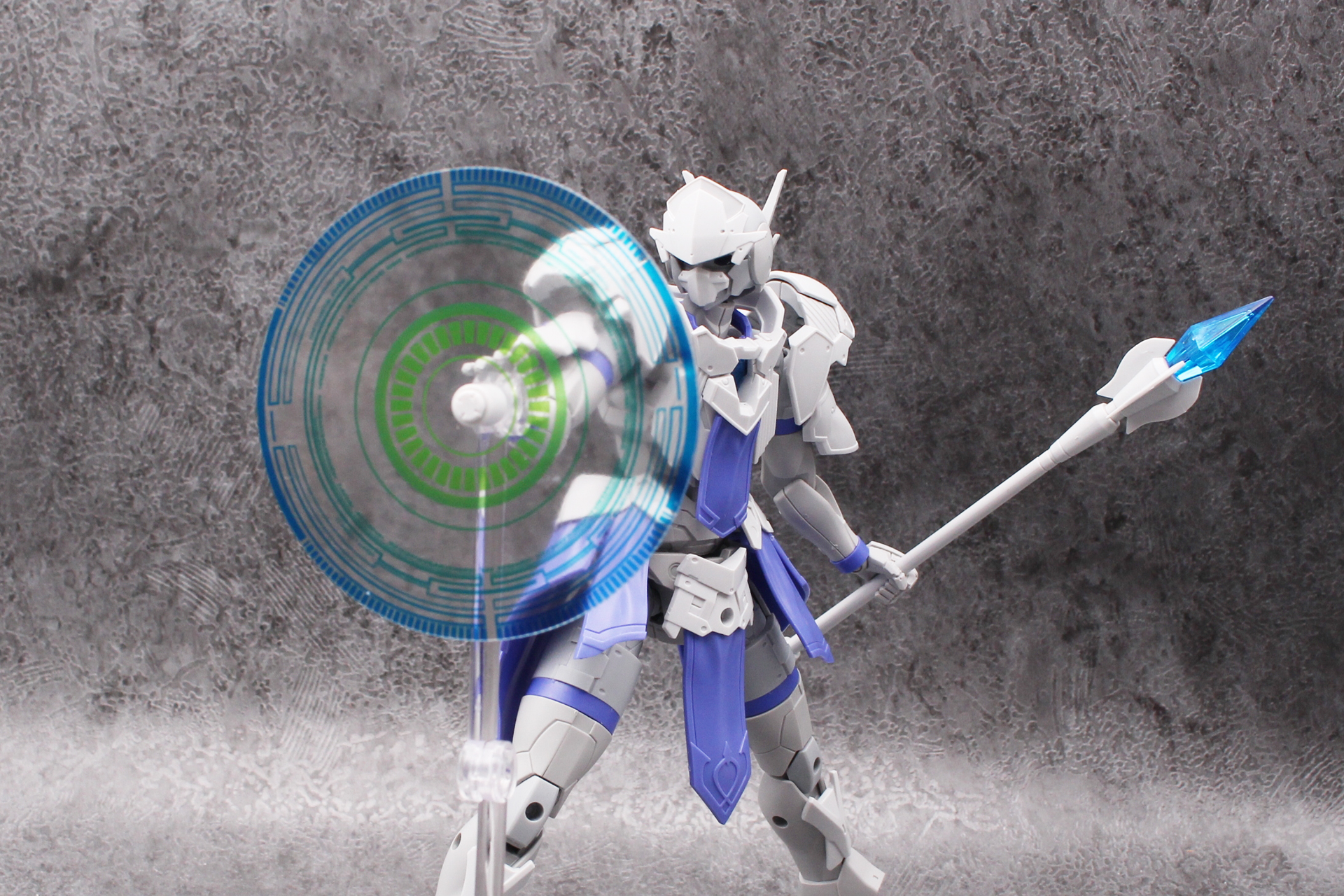 別売りの「カスタマイズマテリアル（サイバーエフェクト/マルチジョイント）」を使用した例。エフェクトパーツは魔法の表現にバッチリ決まる